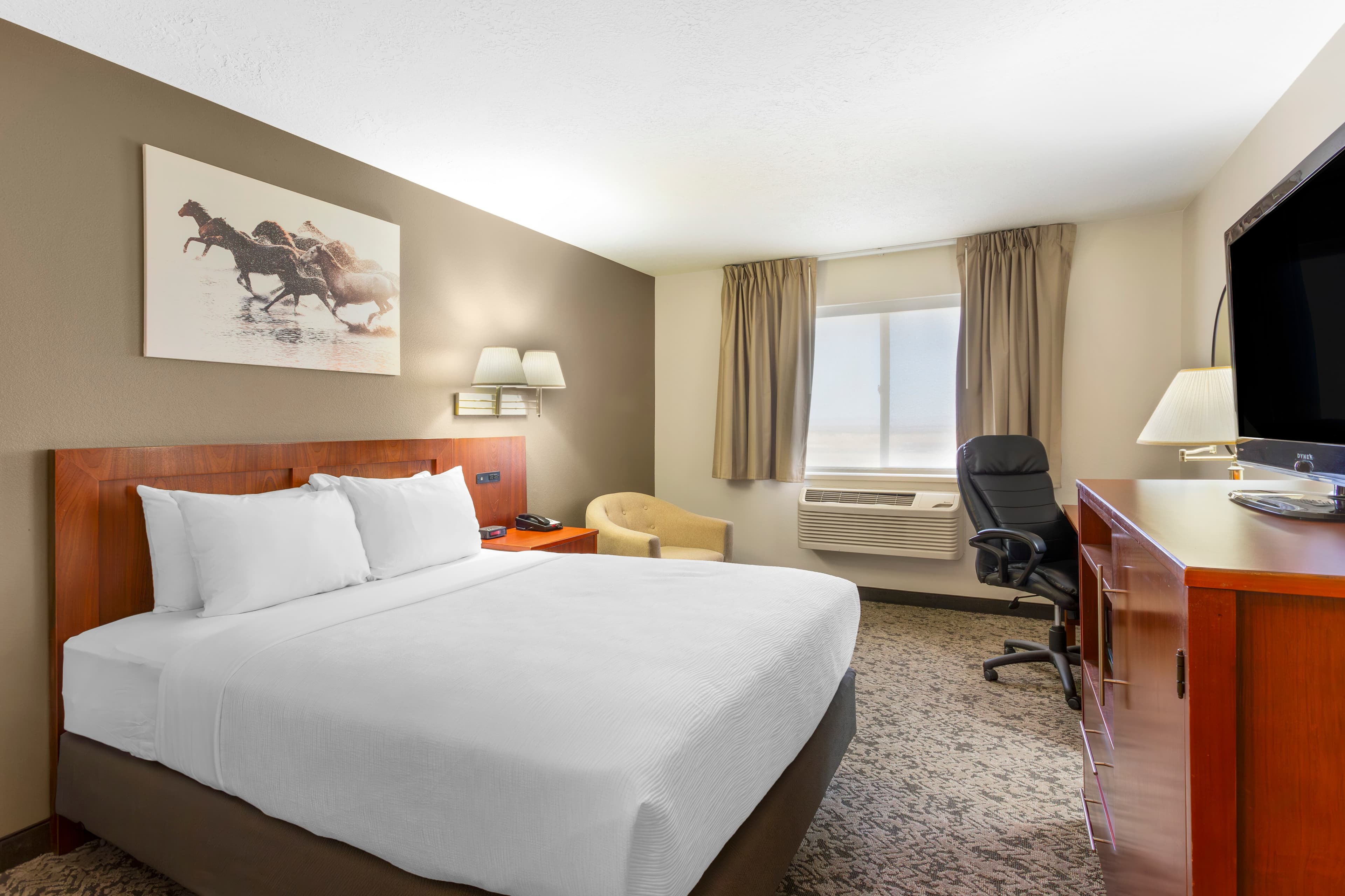 Quality Inn & Suites Fillmore I-15 - Image 2