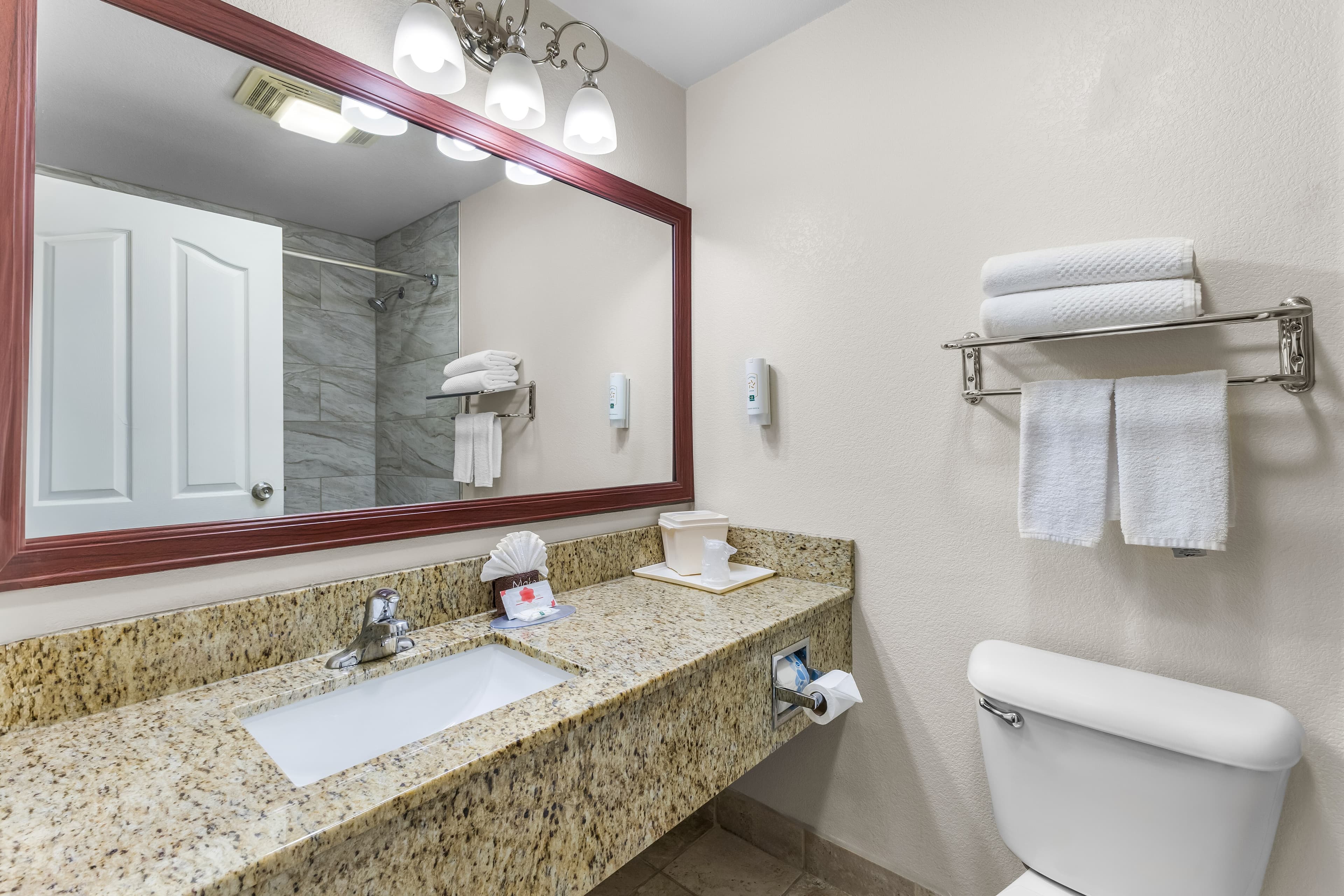 Quality Inn & Suites Salt Lake City Airport West - Image 5