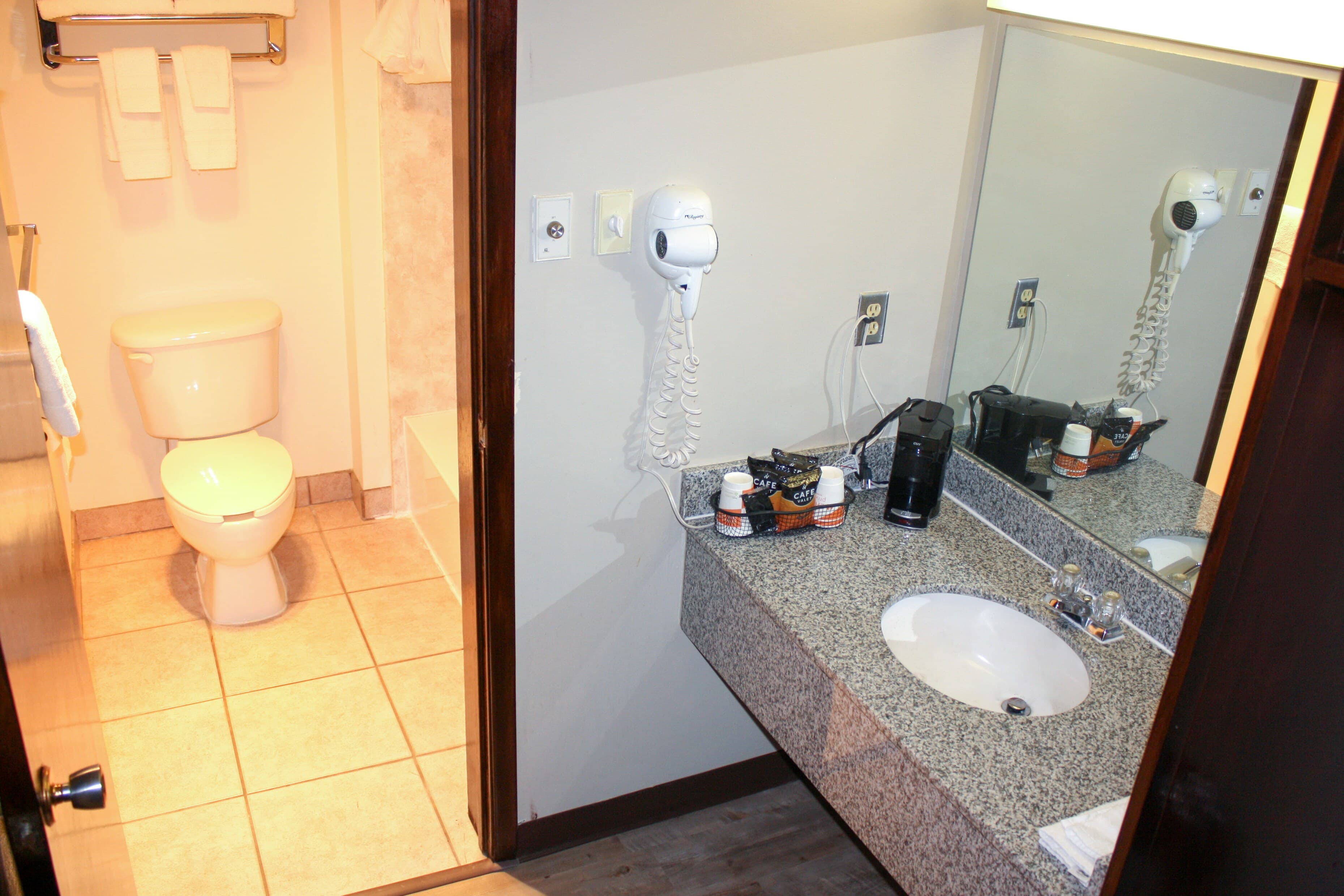 Econo Lodge Salina Scenic Route 89 & I-70 — 17