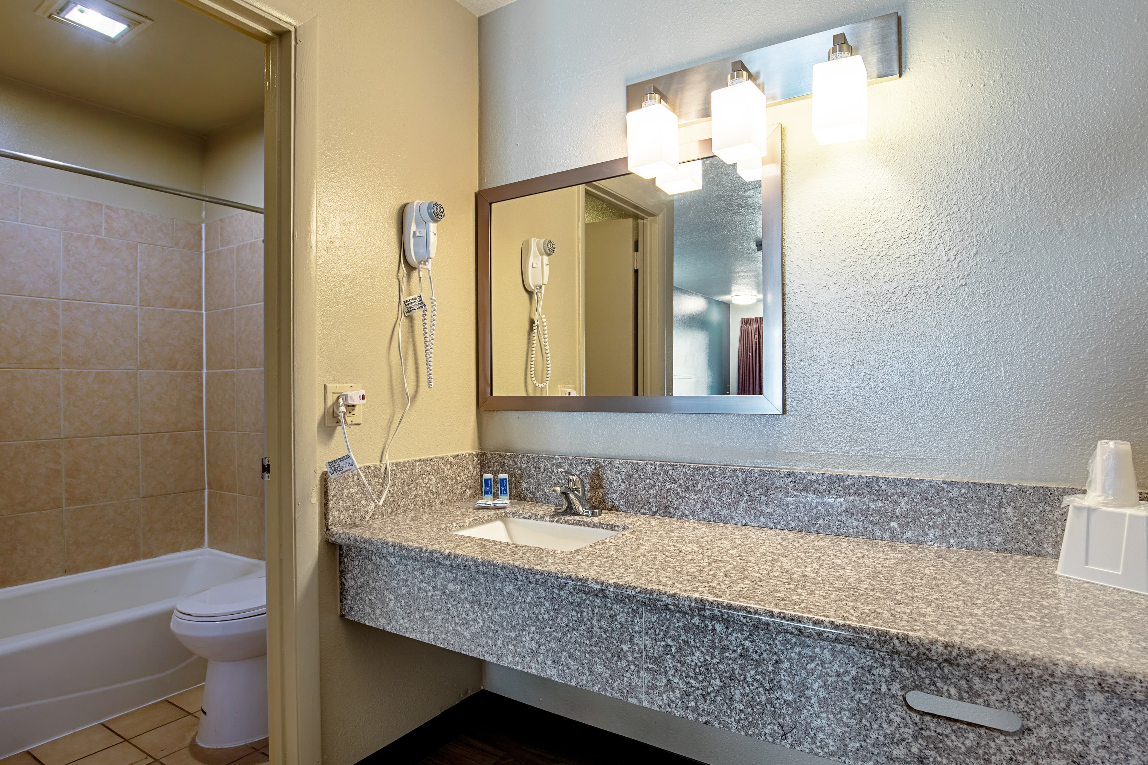 Rodeway Inn St George North - Near Pioneer Park - Image 4