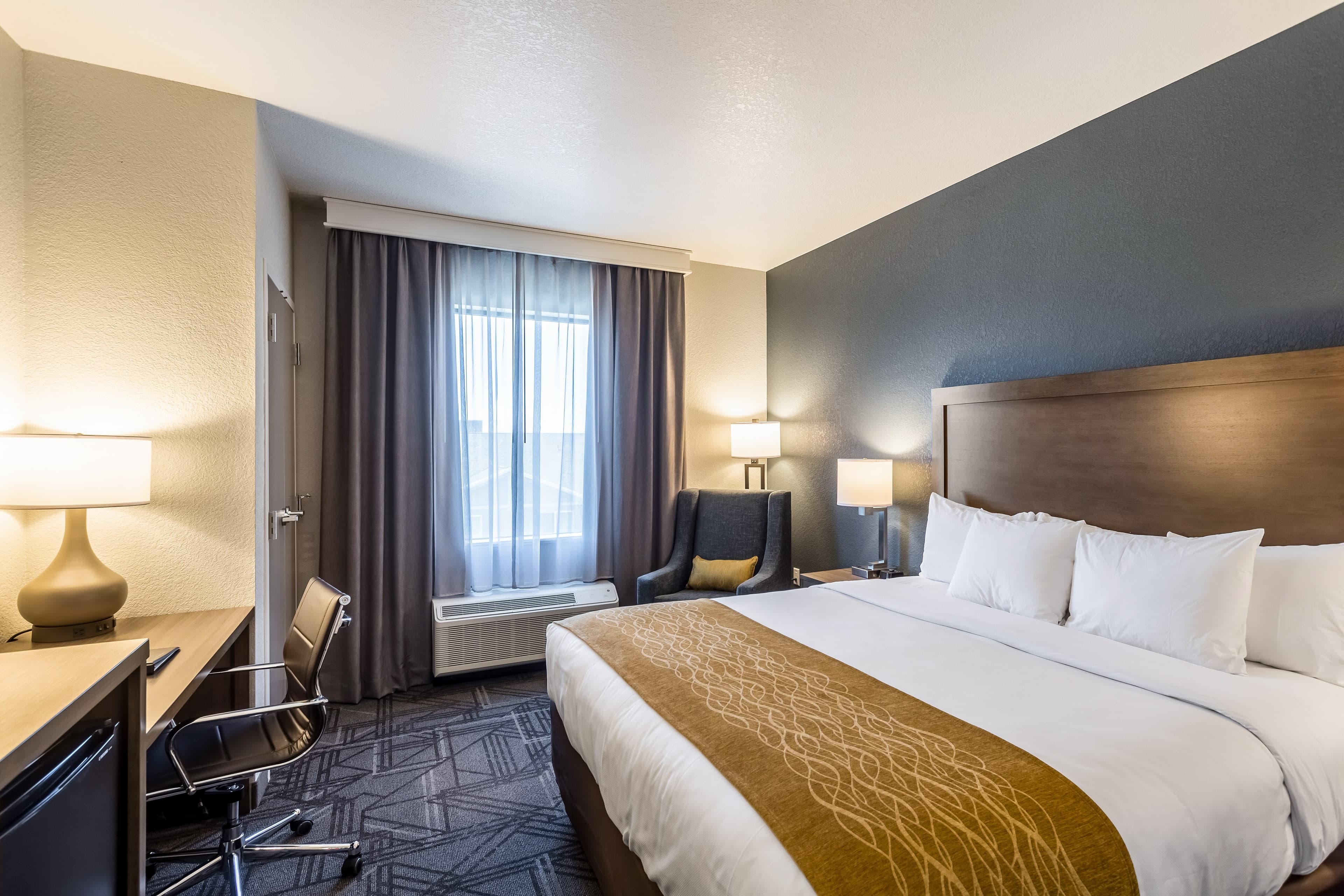 Comfort Inn & Suites Salt Lake City Airport - Image 2