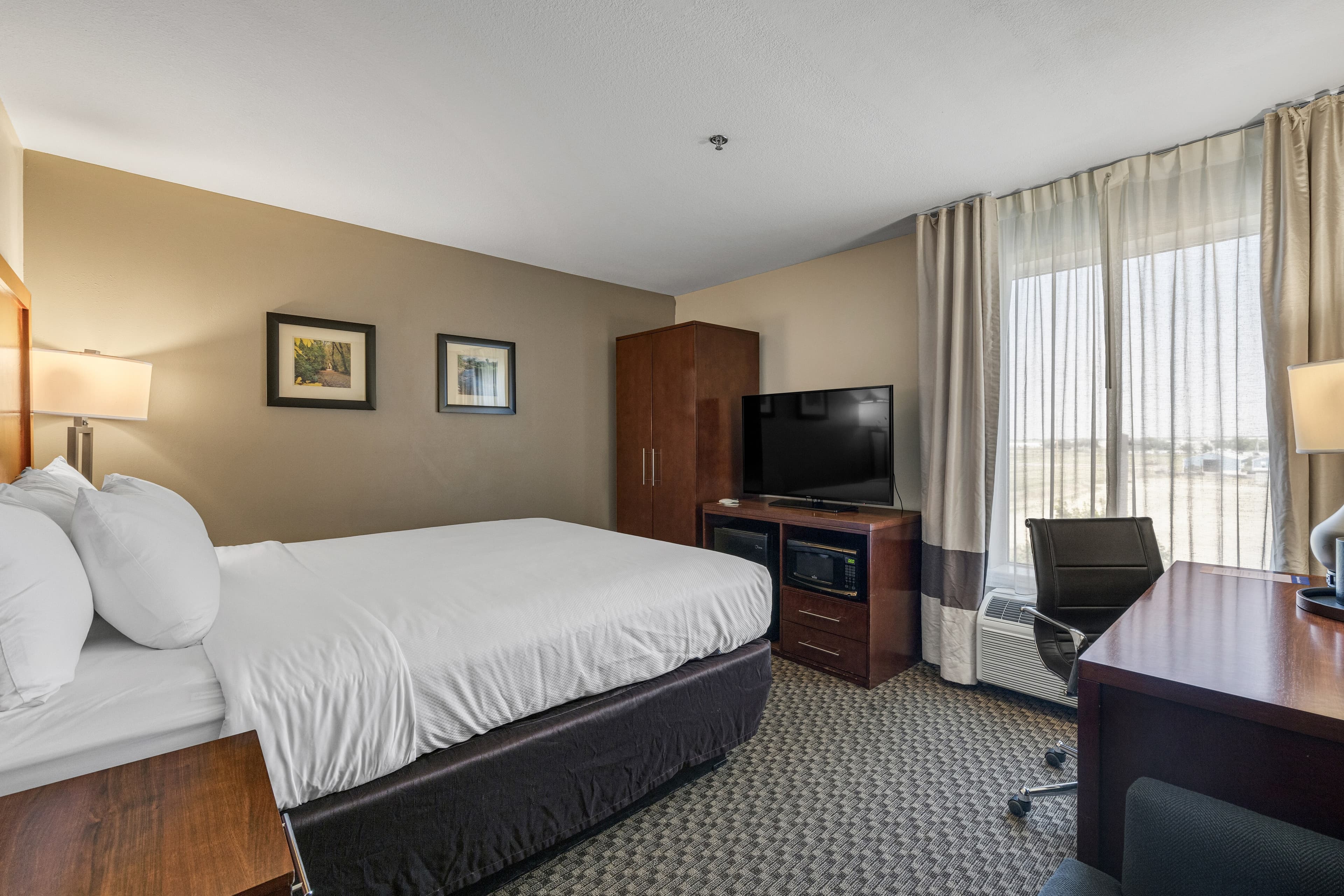 Comfort Inn & Suites Logan Near University - Image 2