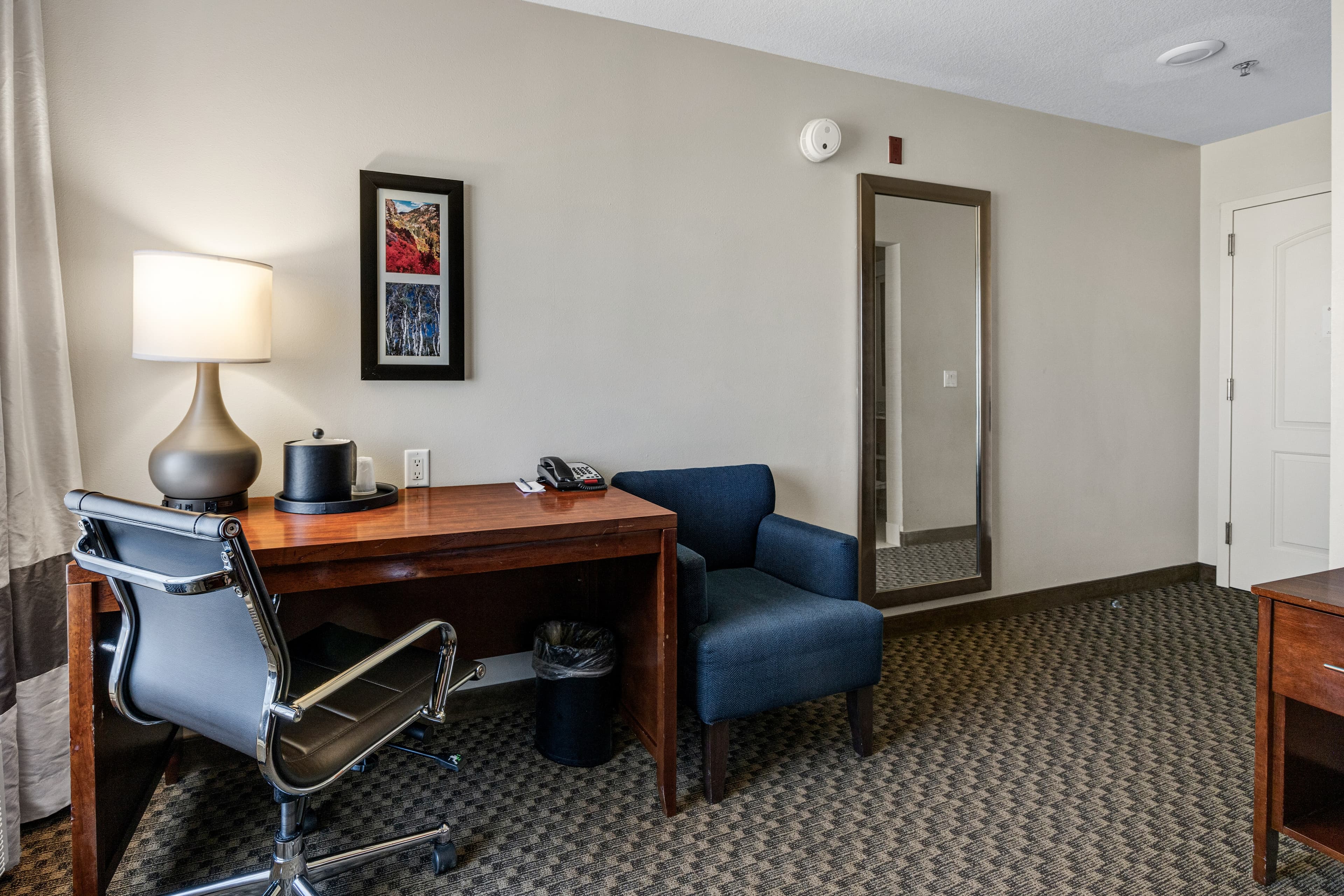 Comfort Inn & Suites Logan Near University - Image 4