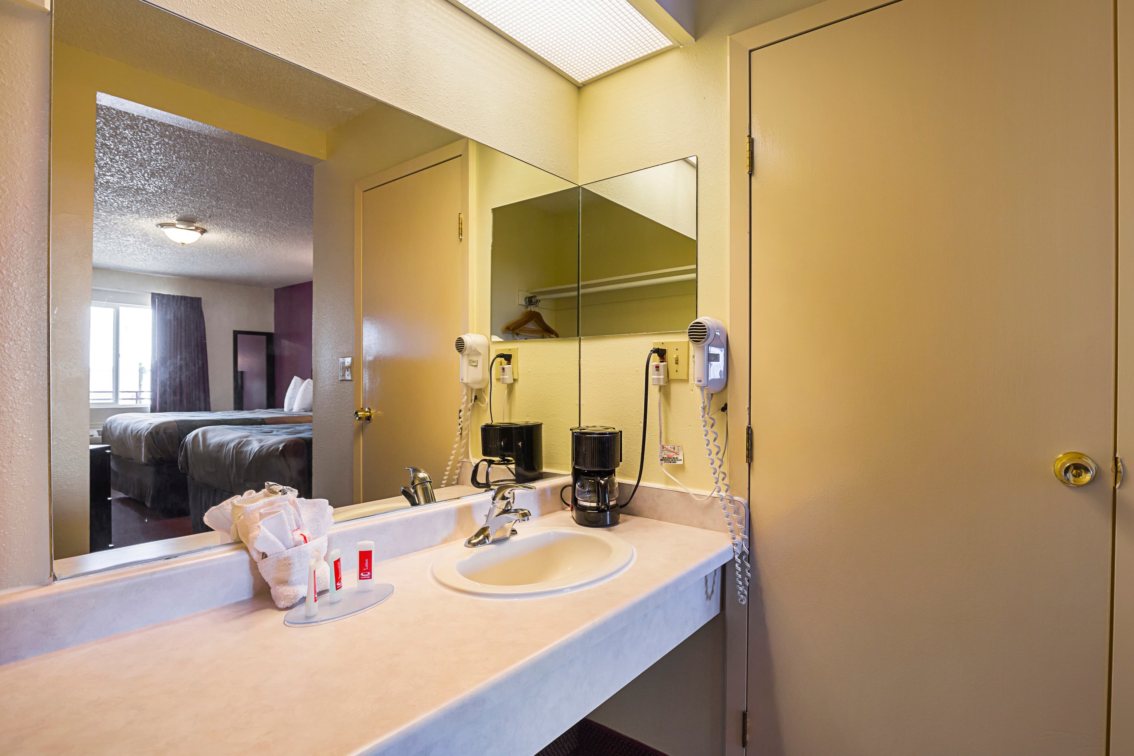 Econo Lodge Hurricane Zion Park Area — 12