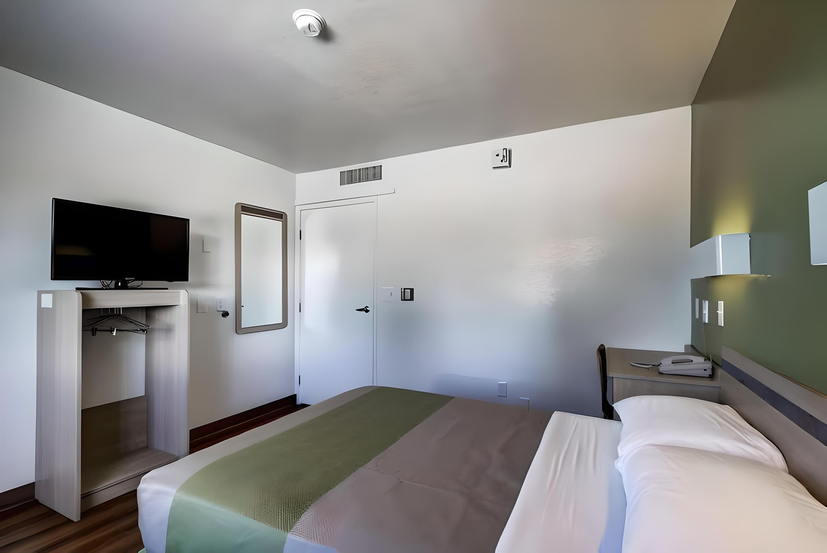 Econo Lodge Midvale — 6