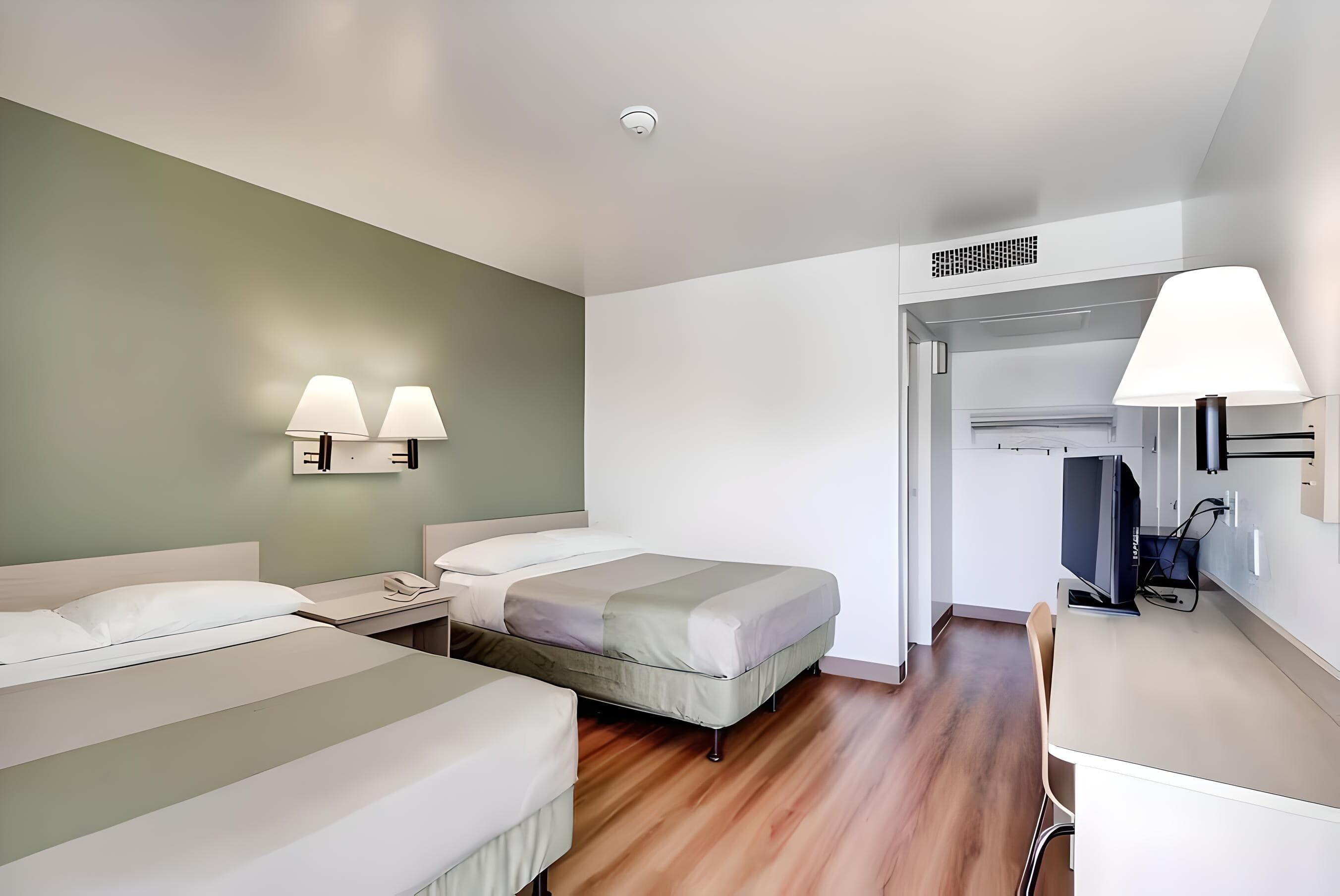 Econo Lodge Midvale - Image 3