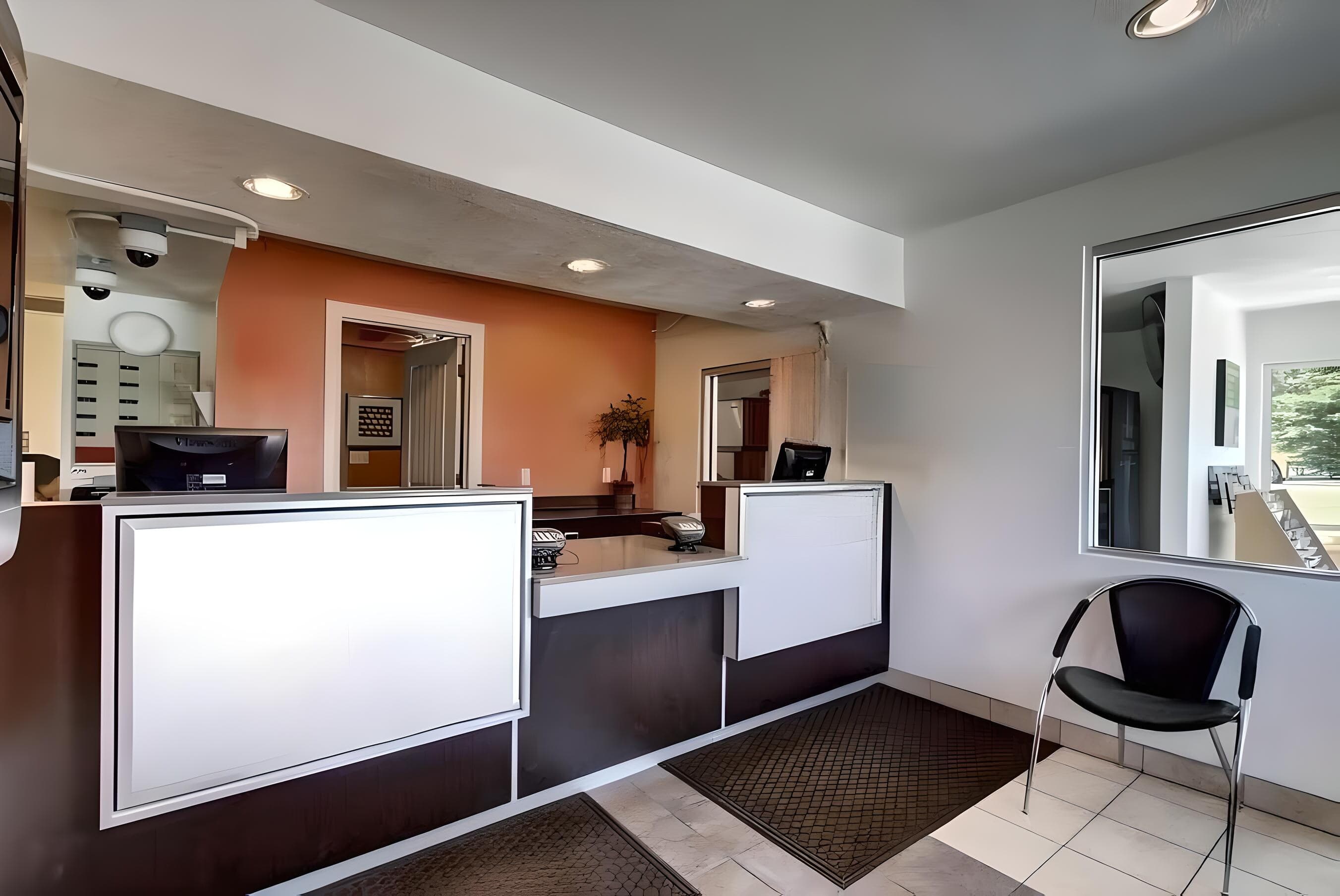 Econo Lodge Midvale - Image 1
