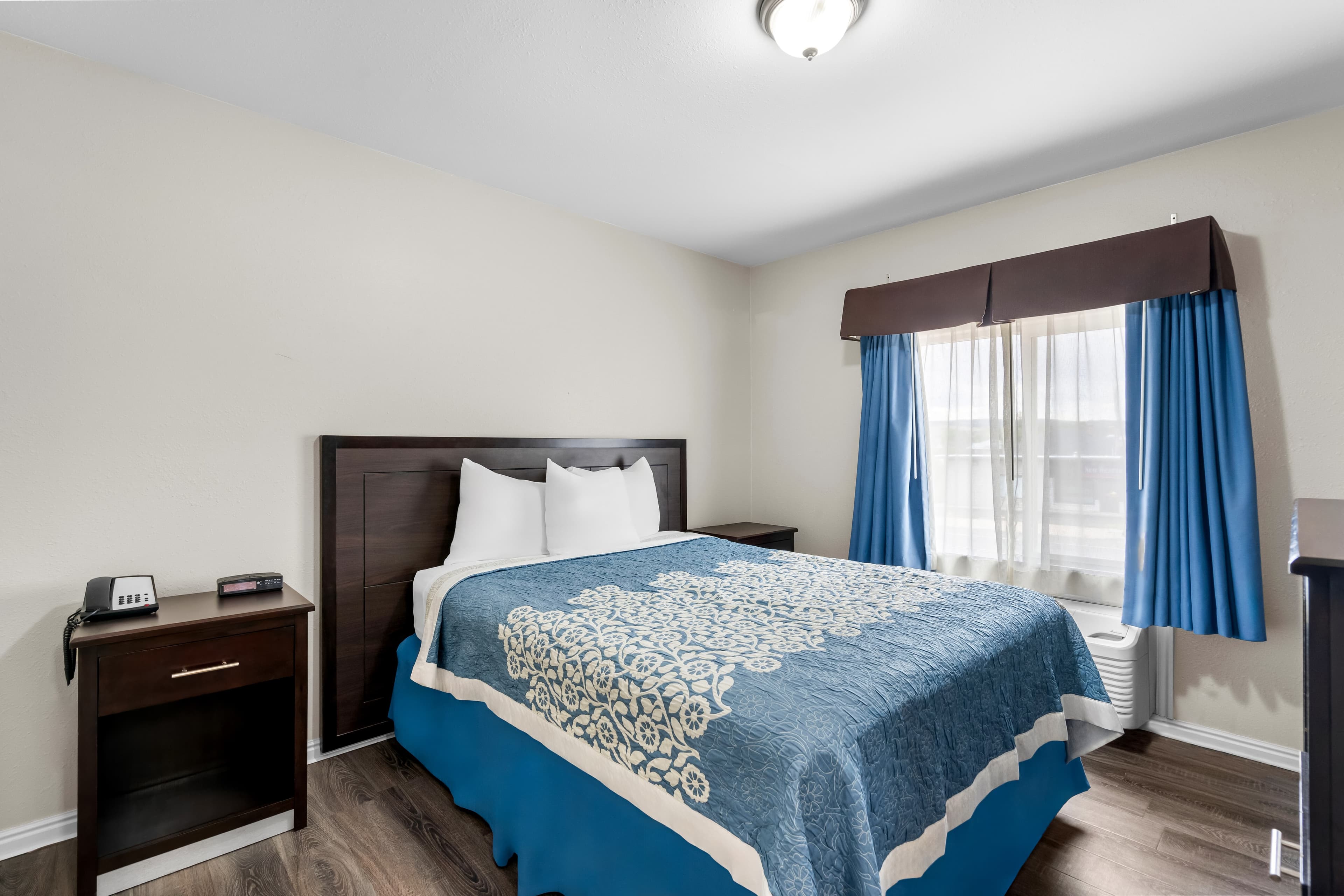 Econo Lodge Panguitch near Bryce Canyon — 6
