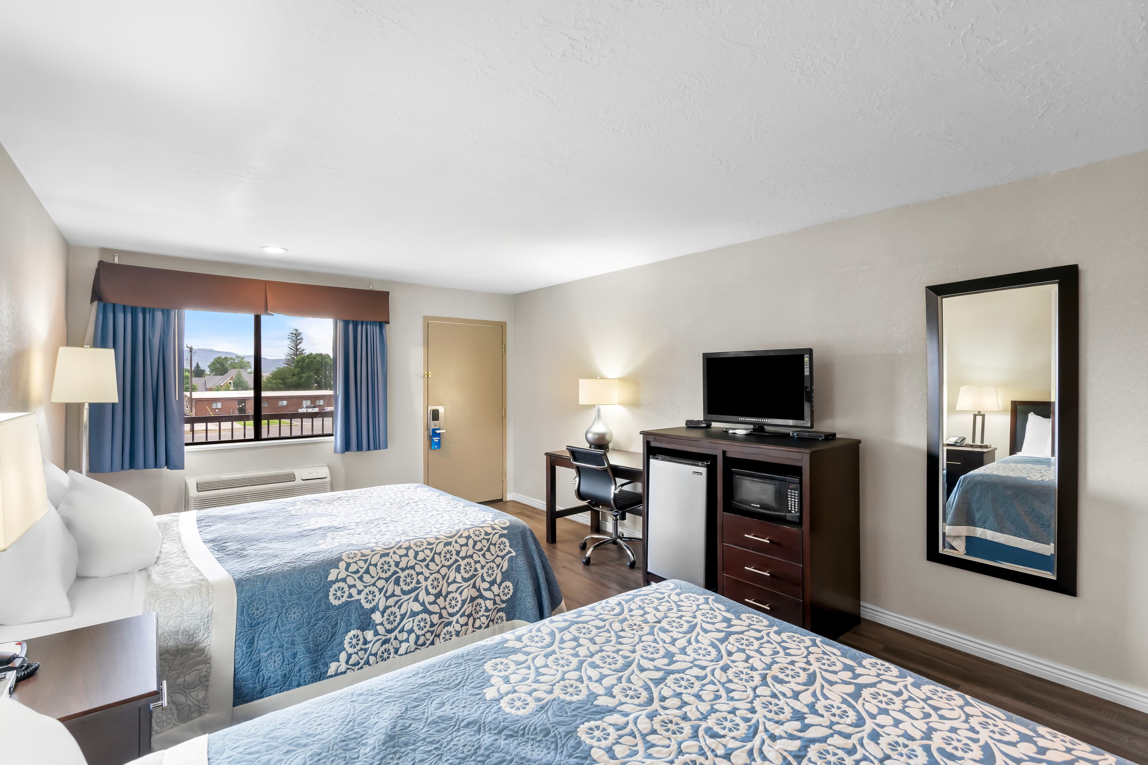 Econo Lodge Panguitch near Bryce Canyon — 12
