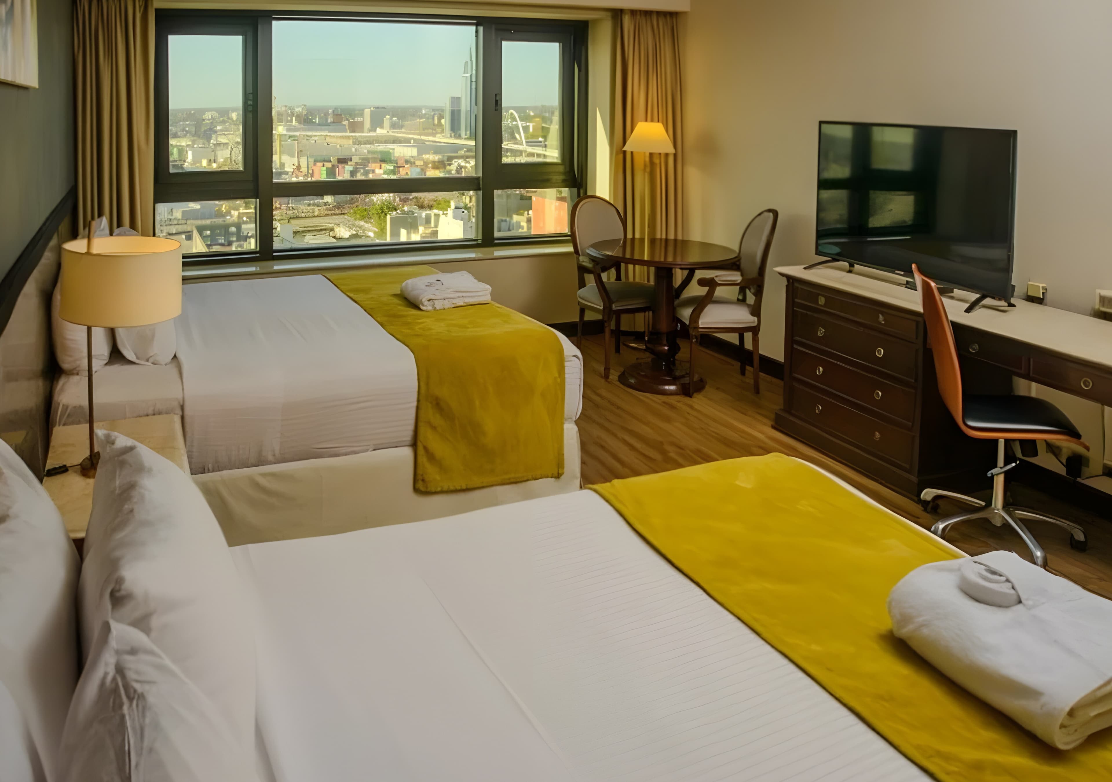 Radisson Montevideo Victoria Plaza Hotel - Image 2