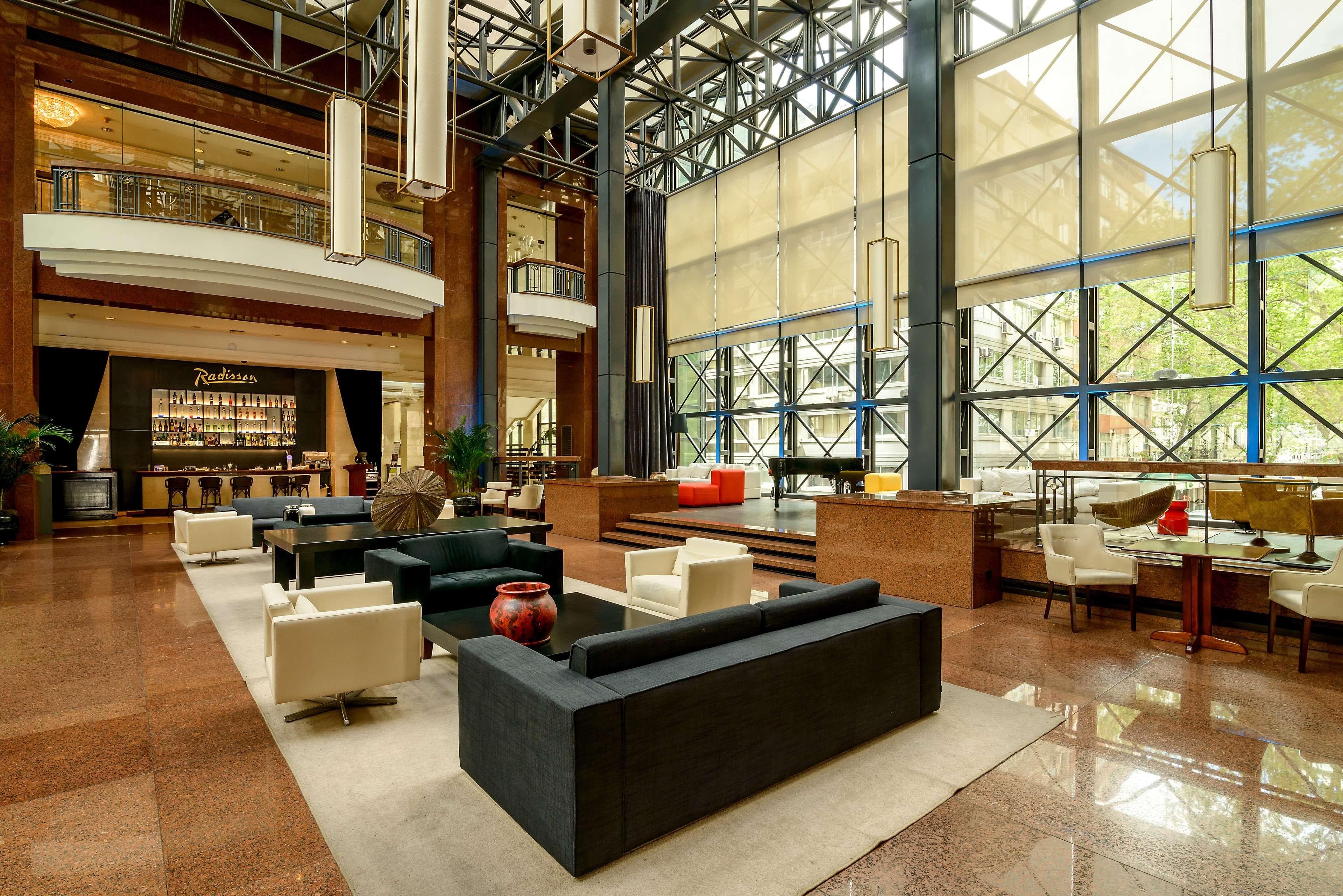 Radisson Montevideo Victoria Plaza Hotel - Image 1