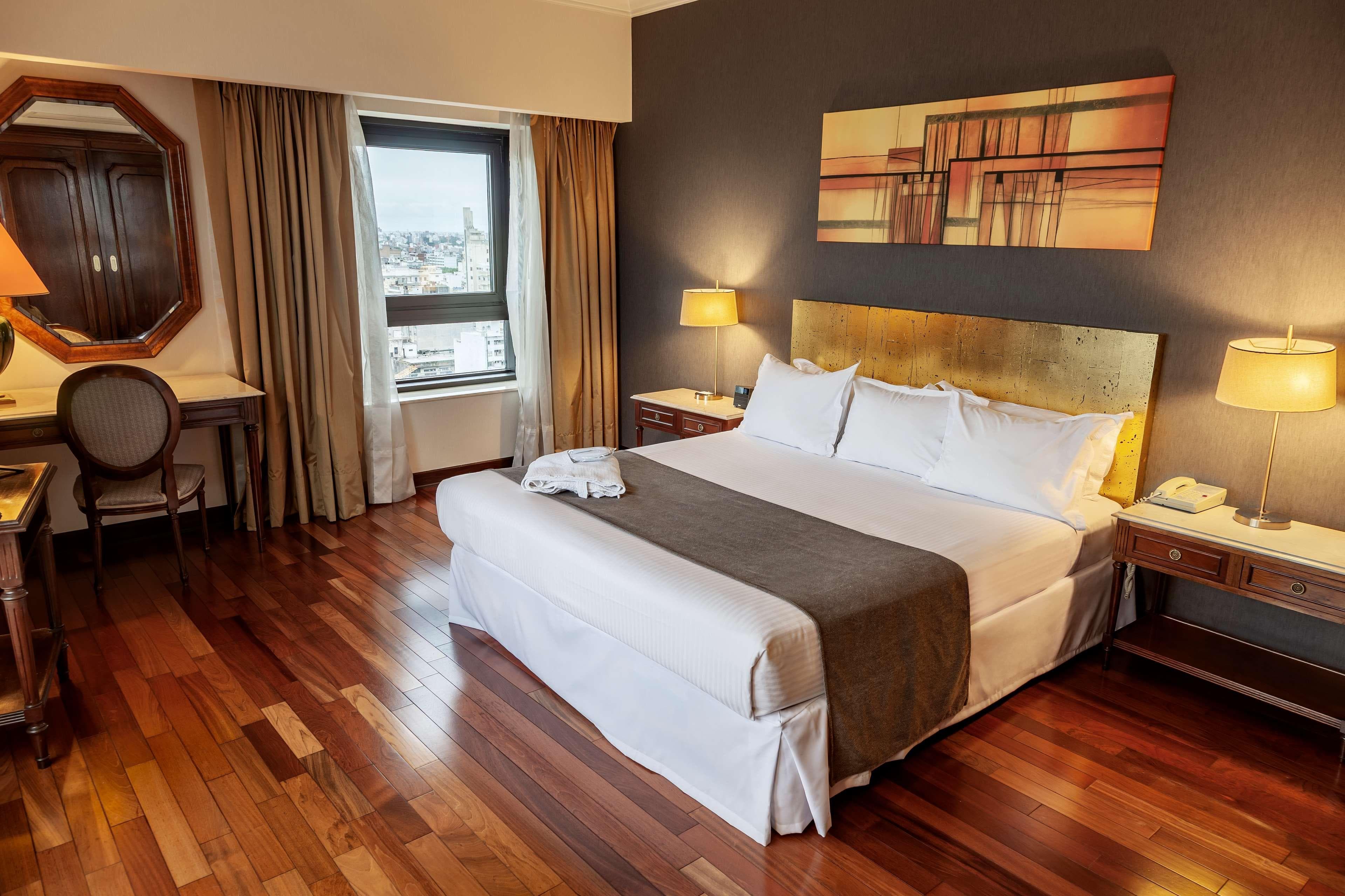 Radisson Montevideo Victoria Plaza Hotel — 12