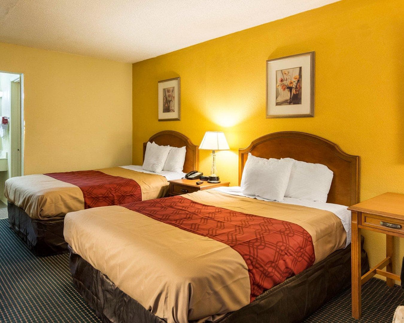 Econo Lodge Petersburg - Fort Lee — 7