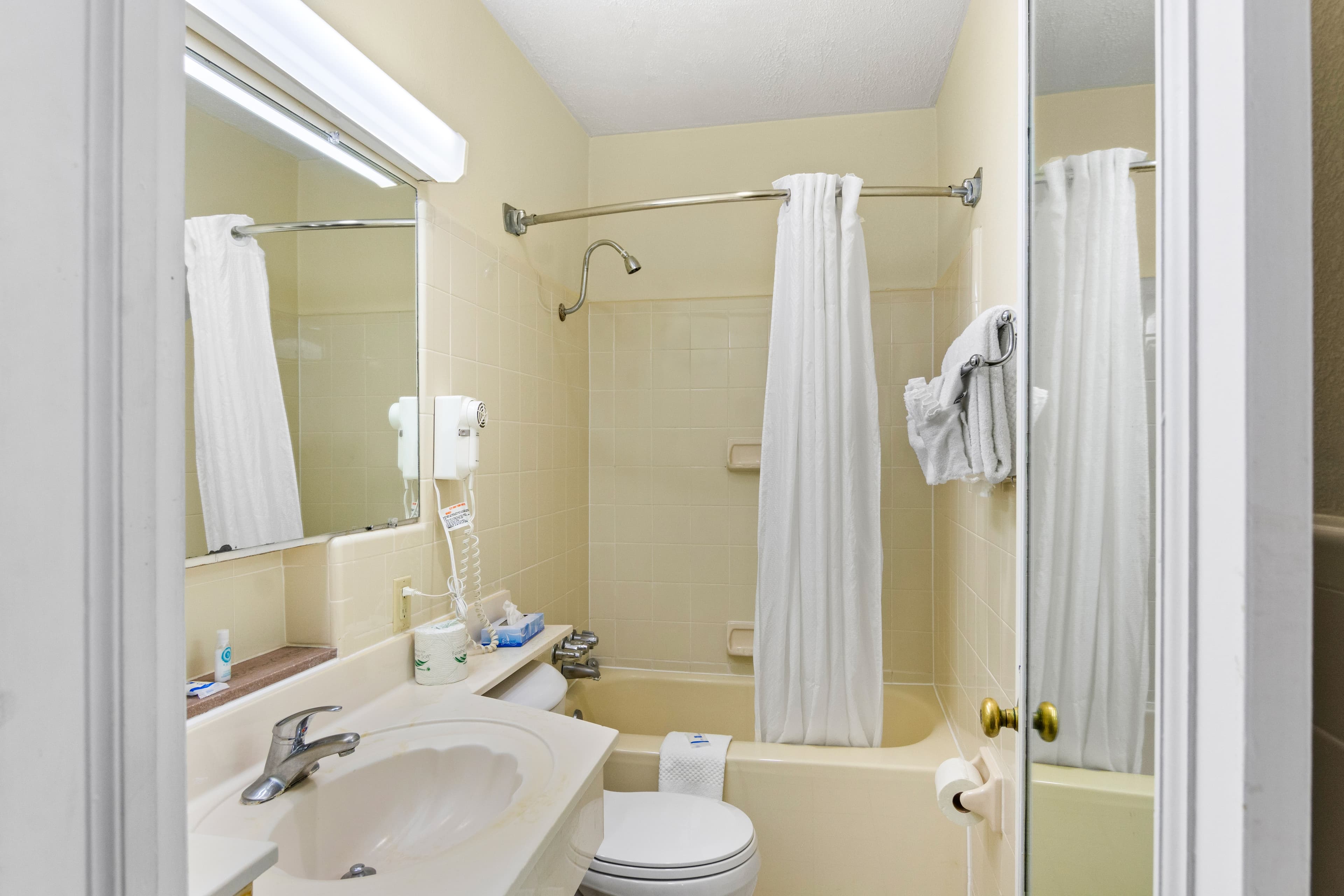 Rodeway Inn Williamsburg Historic Area — 12