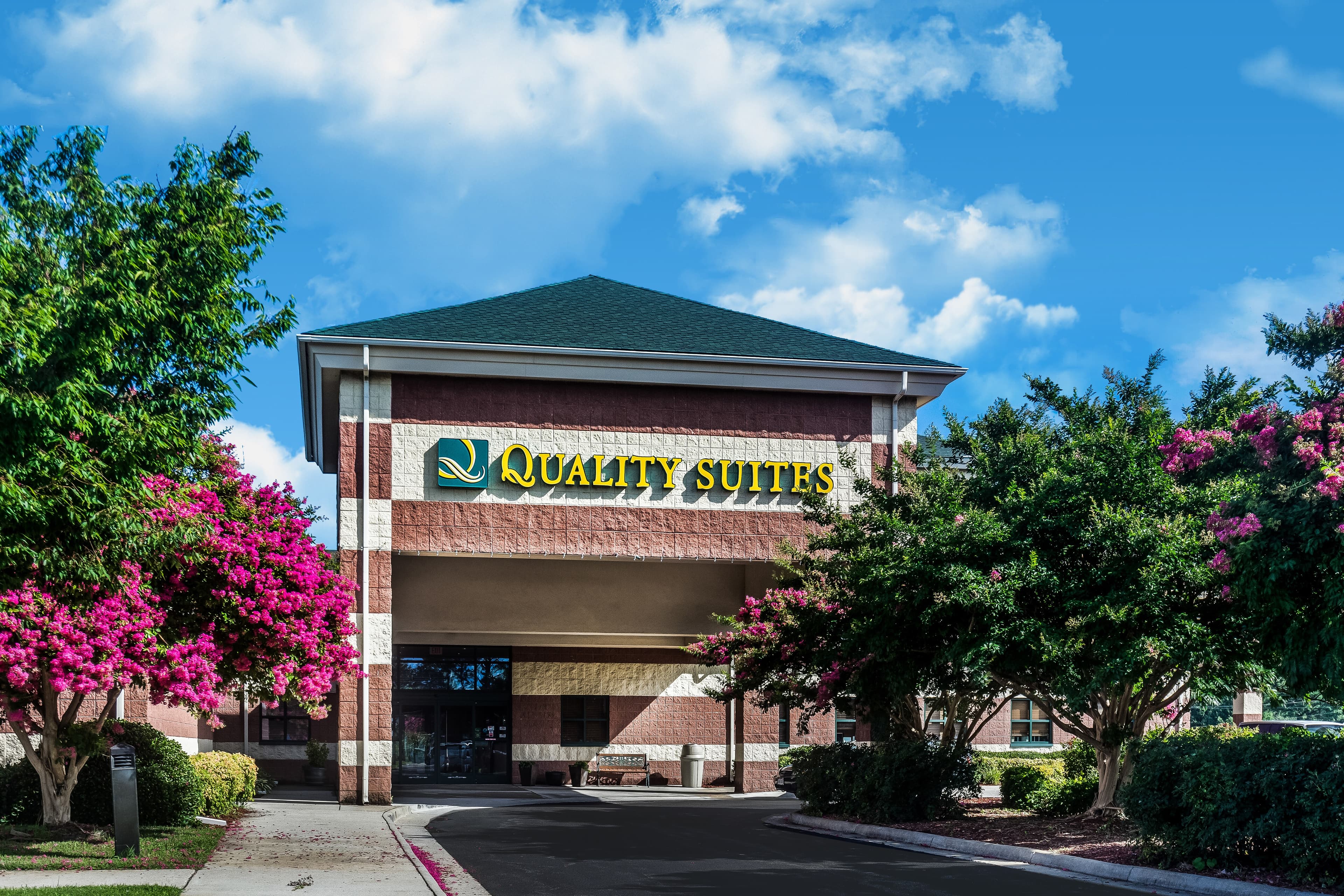 Quality Suites Lake Wright - Norfolk Airport - Image 1