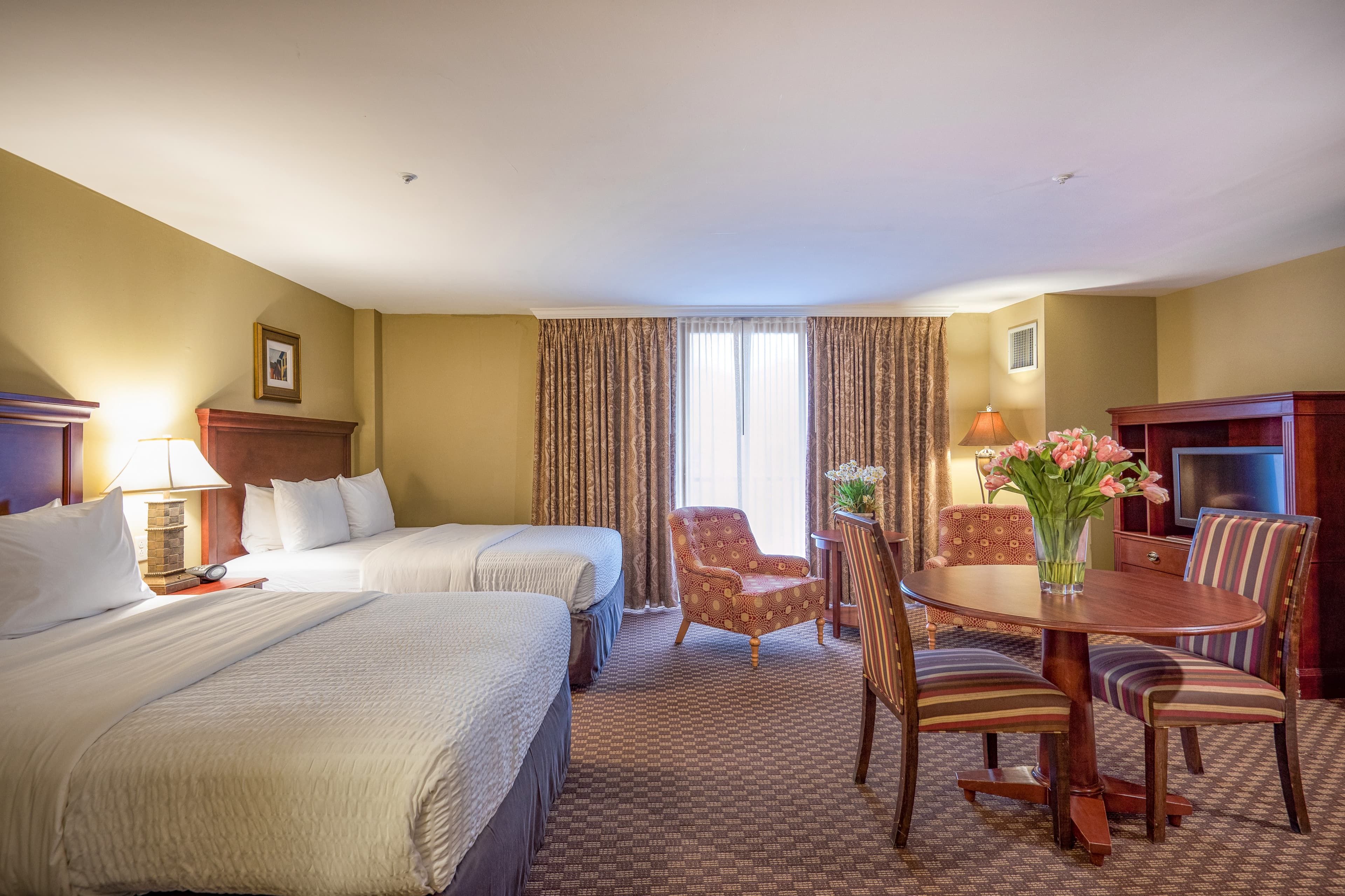 Clarion Collection Hotel Arlington Court Suites — 10