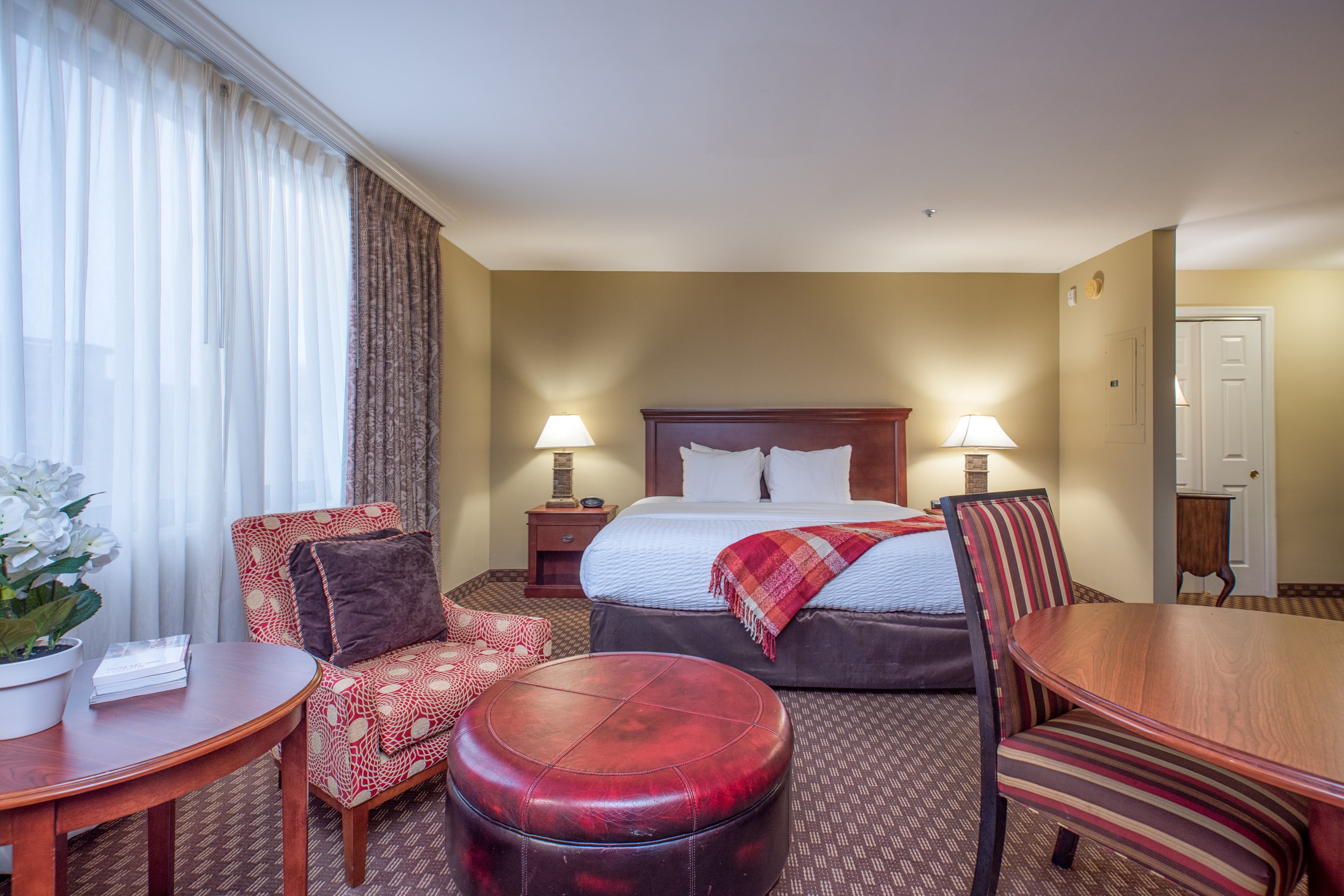 Clarion Collection Hotel Arlington Court Suites — 6