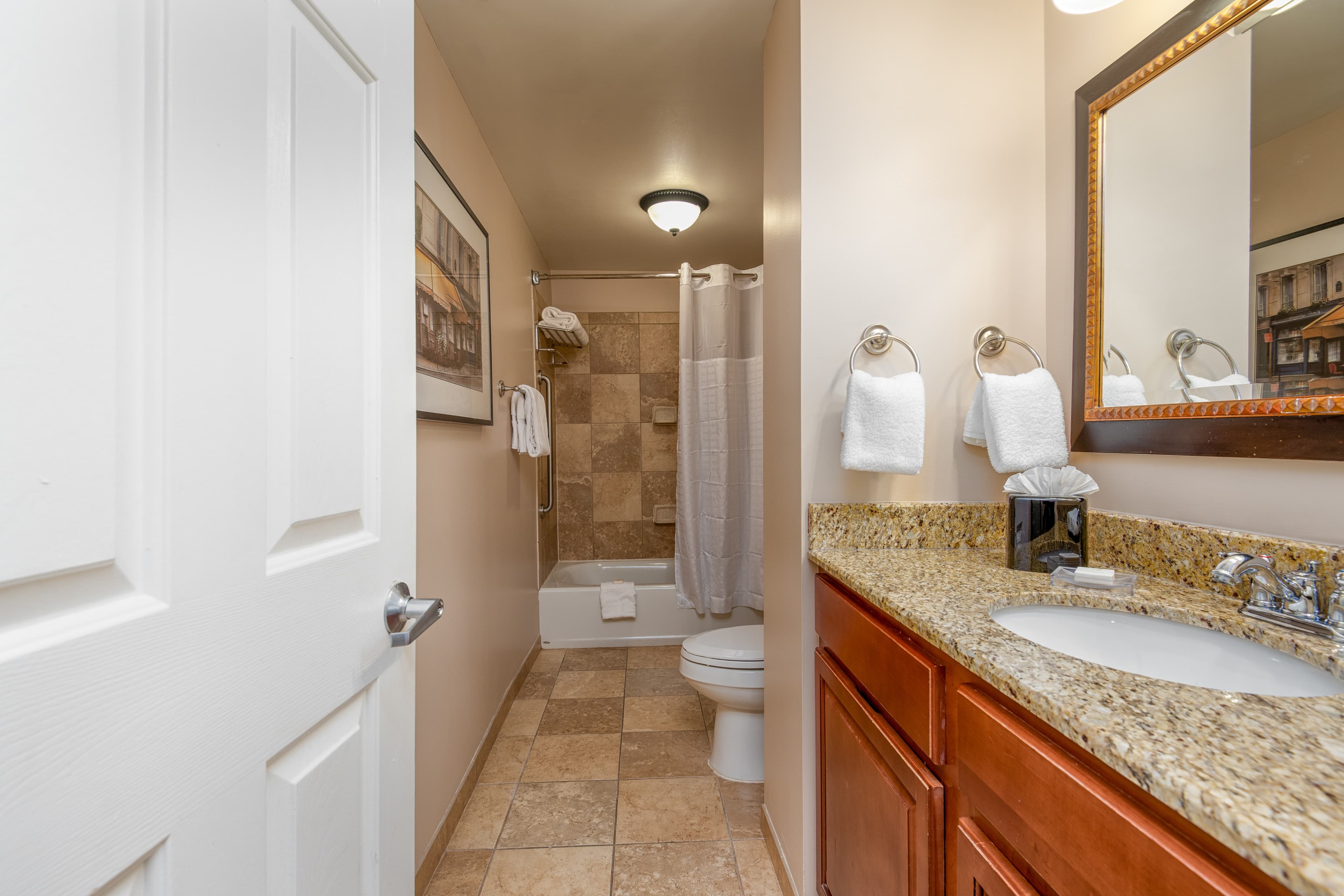 Clarion Collection Hotel Arlington Court Suites — 7
