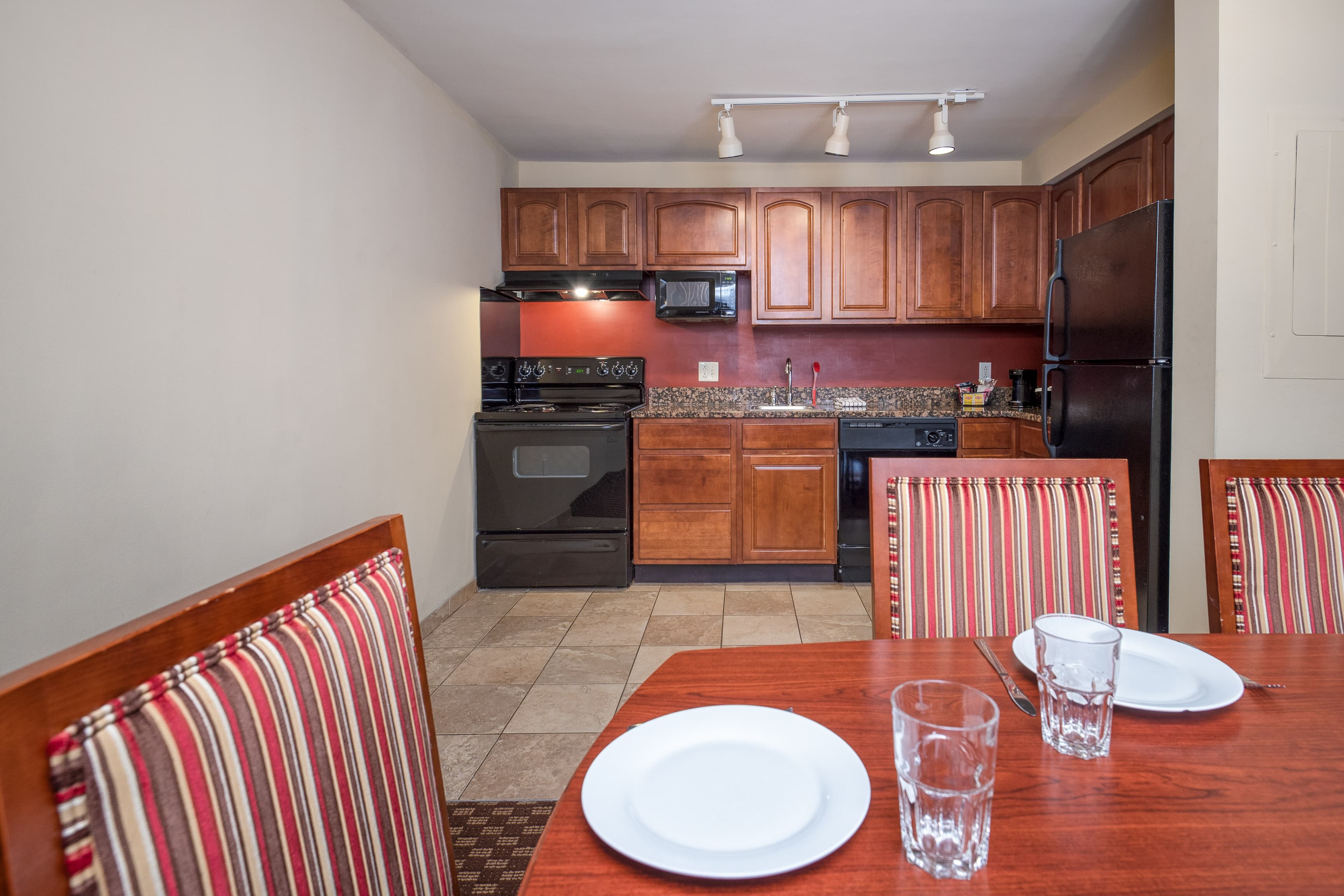 Clarion Collection Hotel Arlington Court Suites — 9