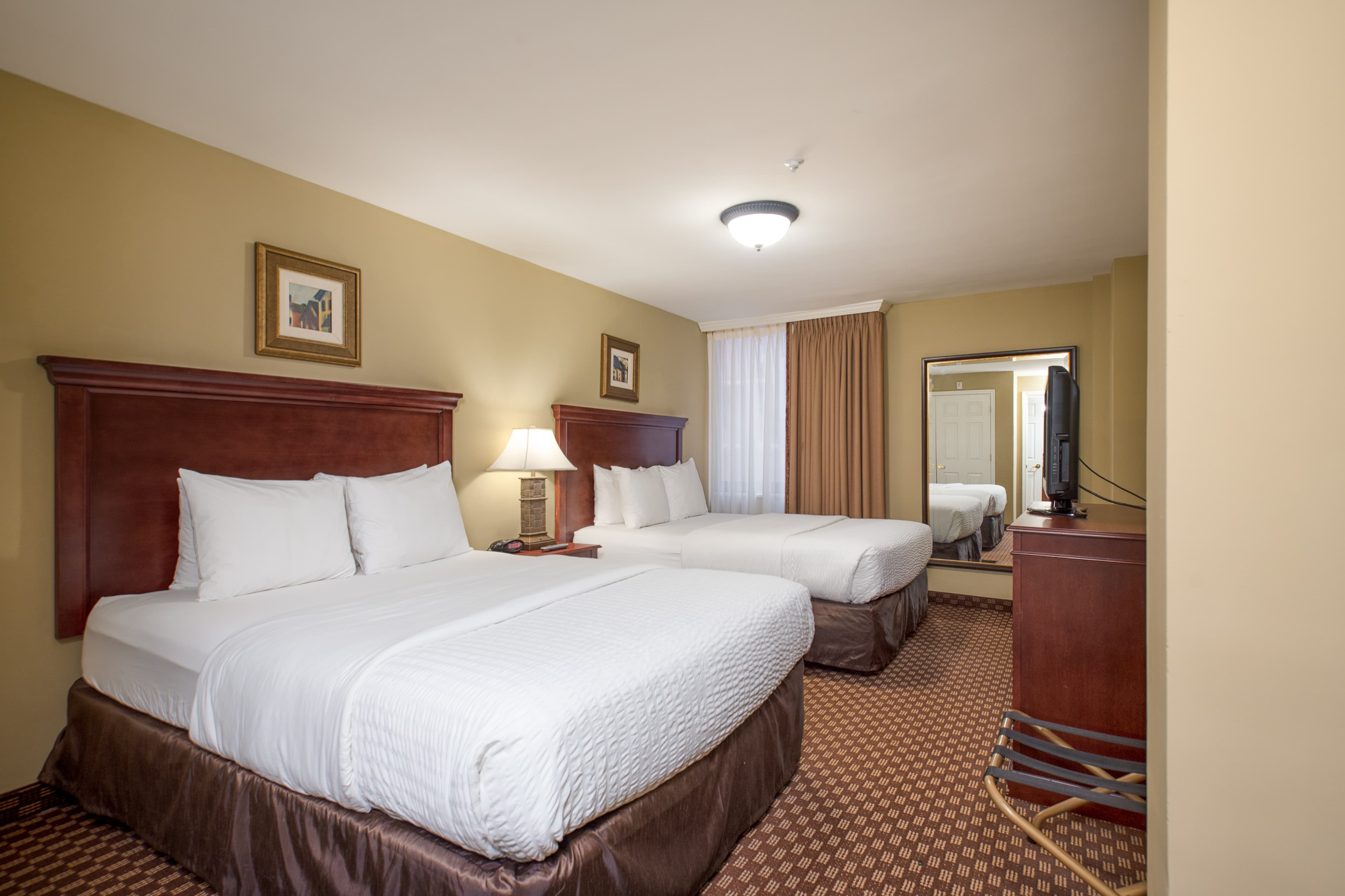Clarion Collection Hotel Arlington Court Suites — 11