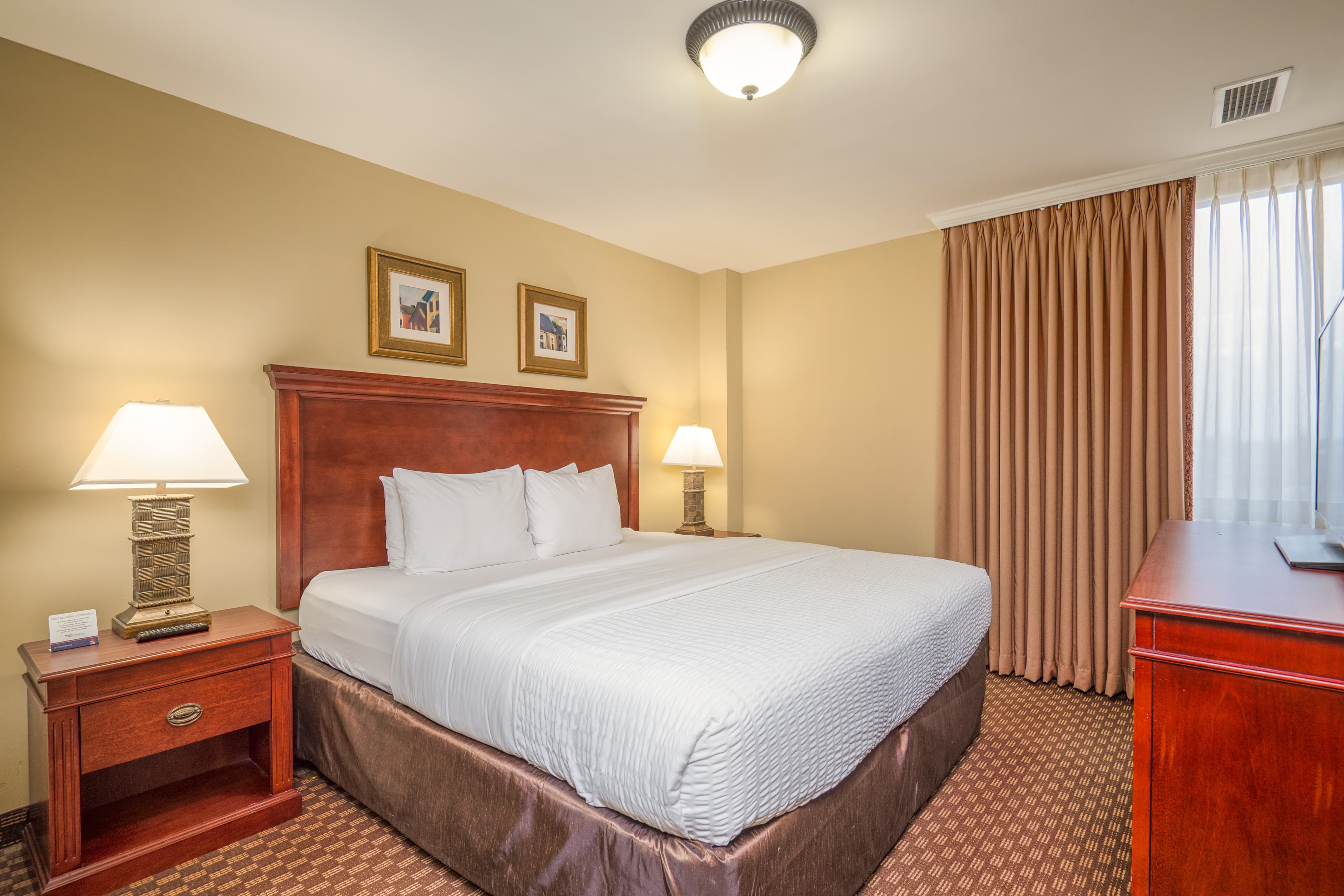 Clarion Collection Hotel Arlington Court Suites — 15