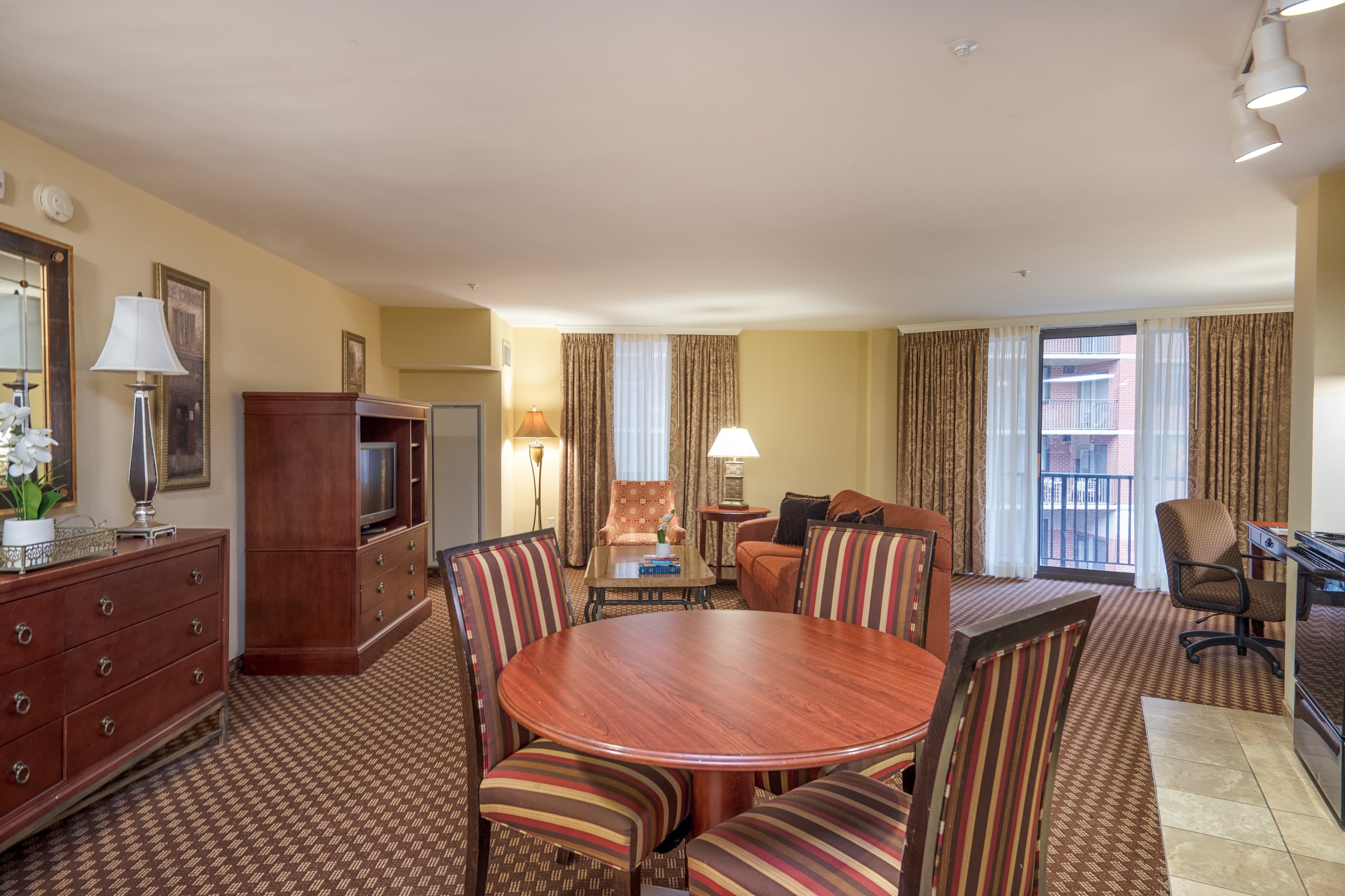 Clarion Collection Hotel Arlington Court Suites — 24