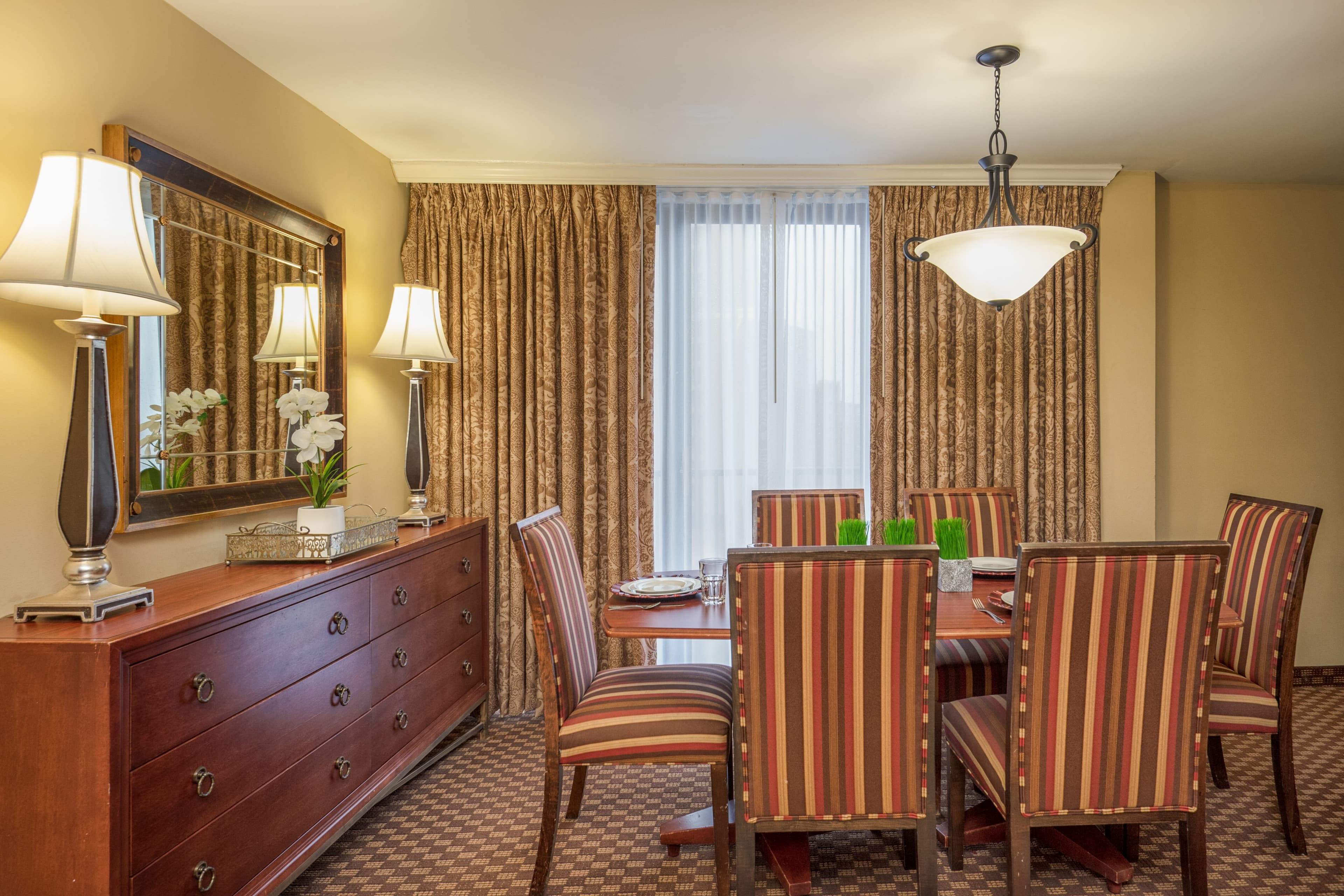 Clarion Collection Hotel Arlington Court Suites — 21