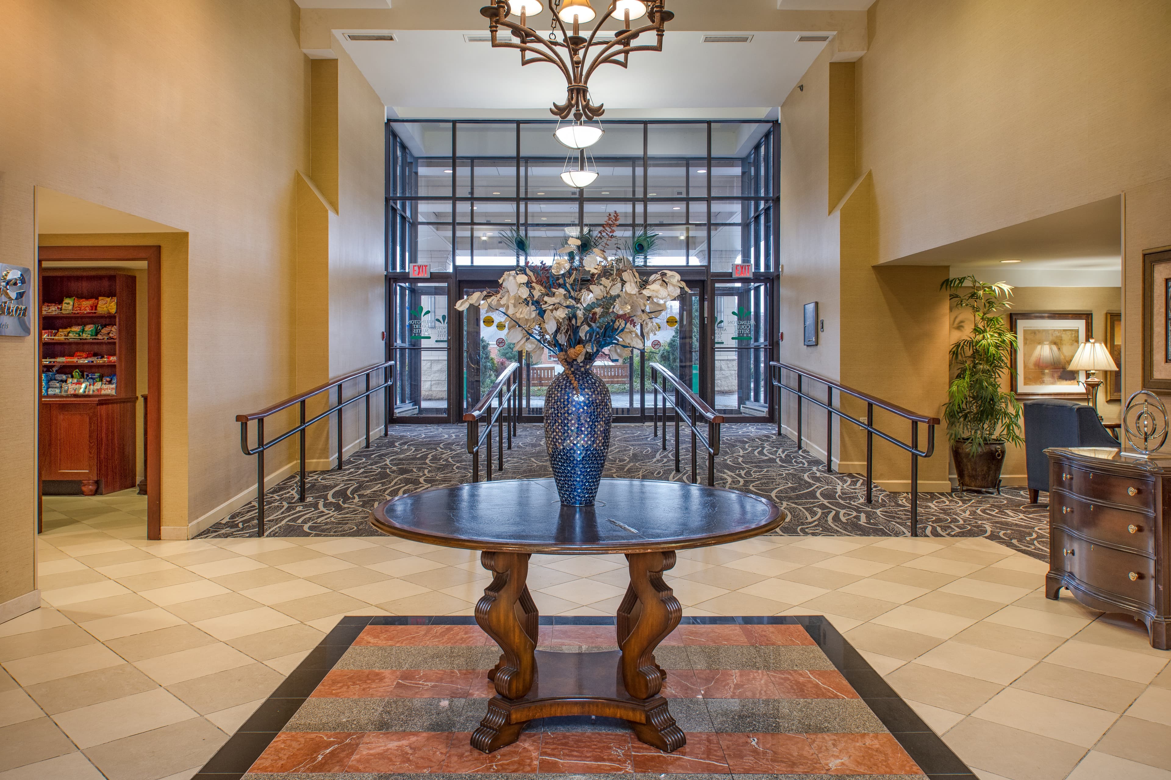 Clarion Collection Hotel Arlington Court Suites - Image 1