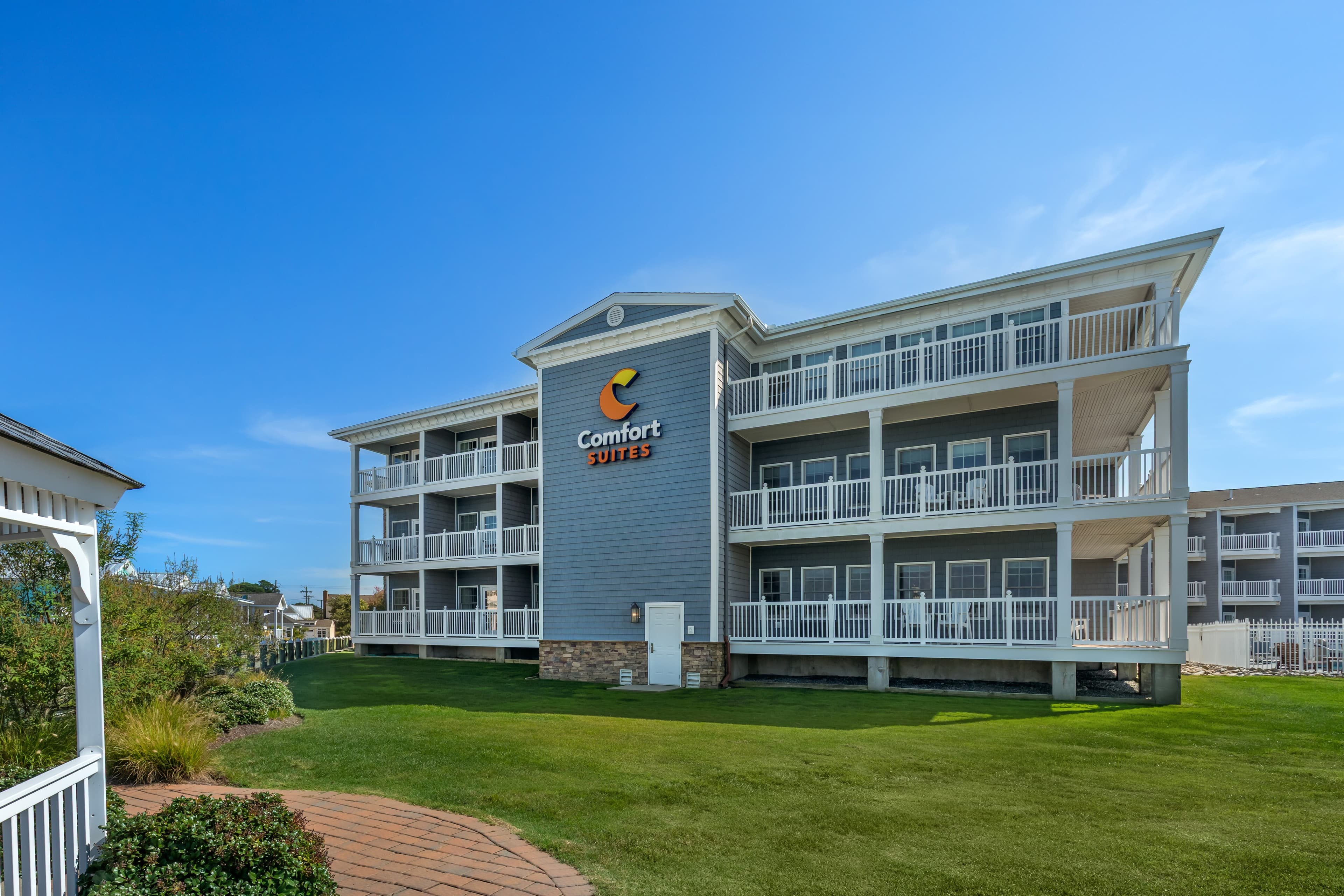 Comfort Suites Chincoteague Island Bayfront Resort - Image 1