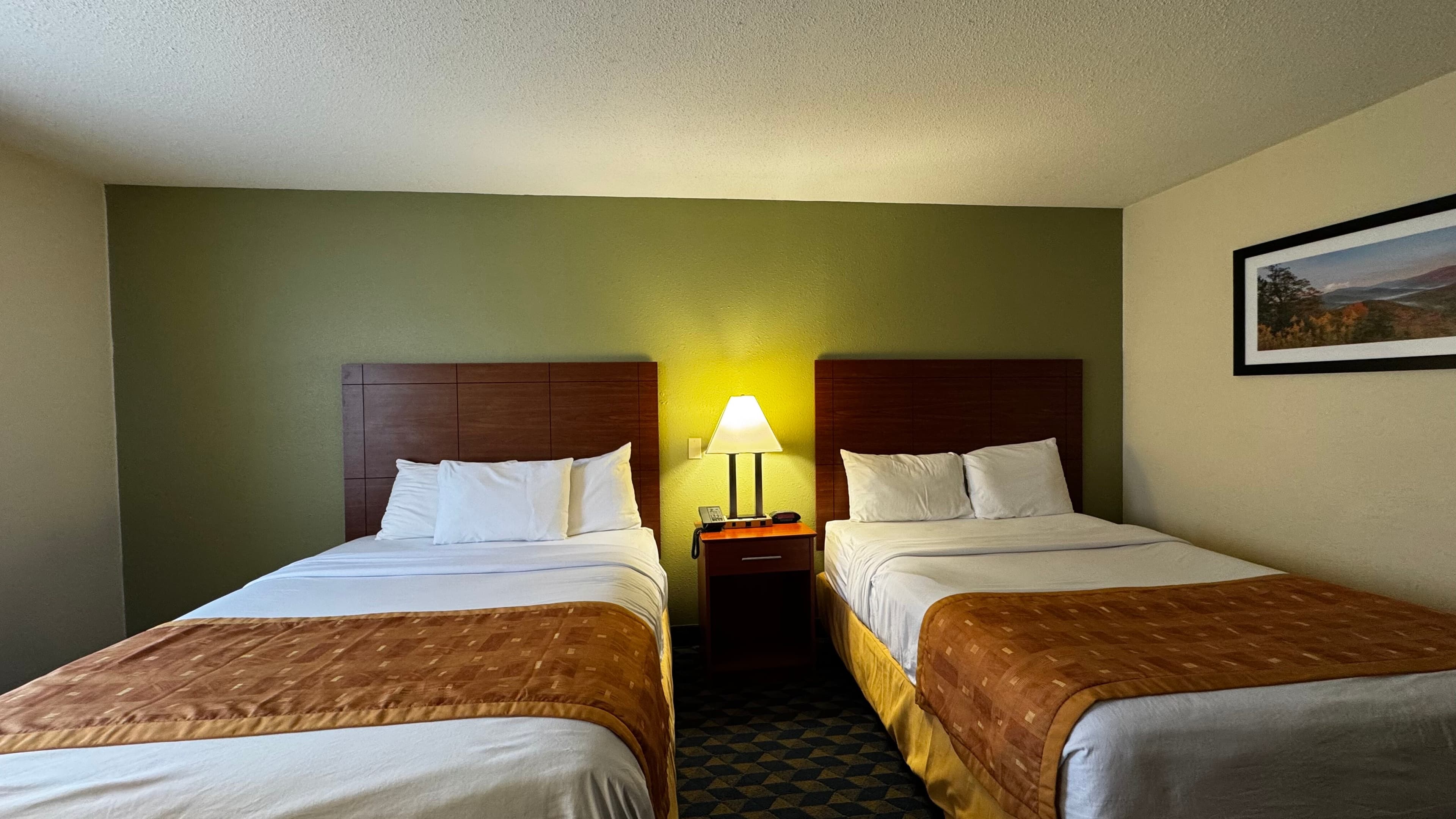 Deluxe Inn Wytheville - Image 2