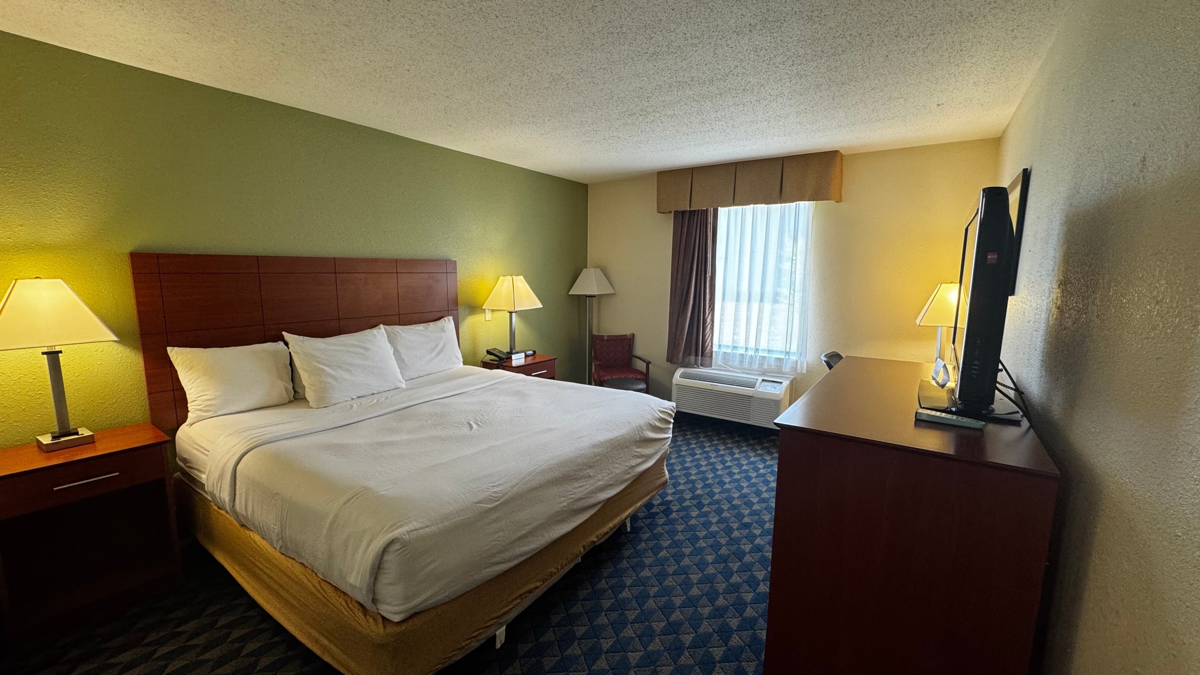 Deluxe Inn Wytheville - Image 4