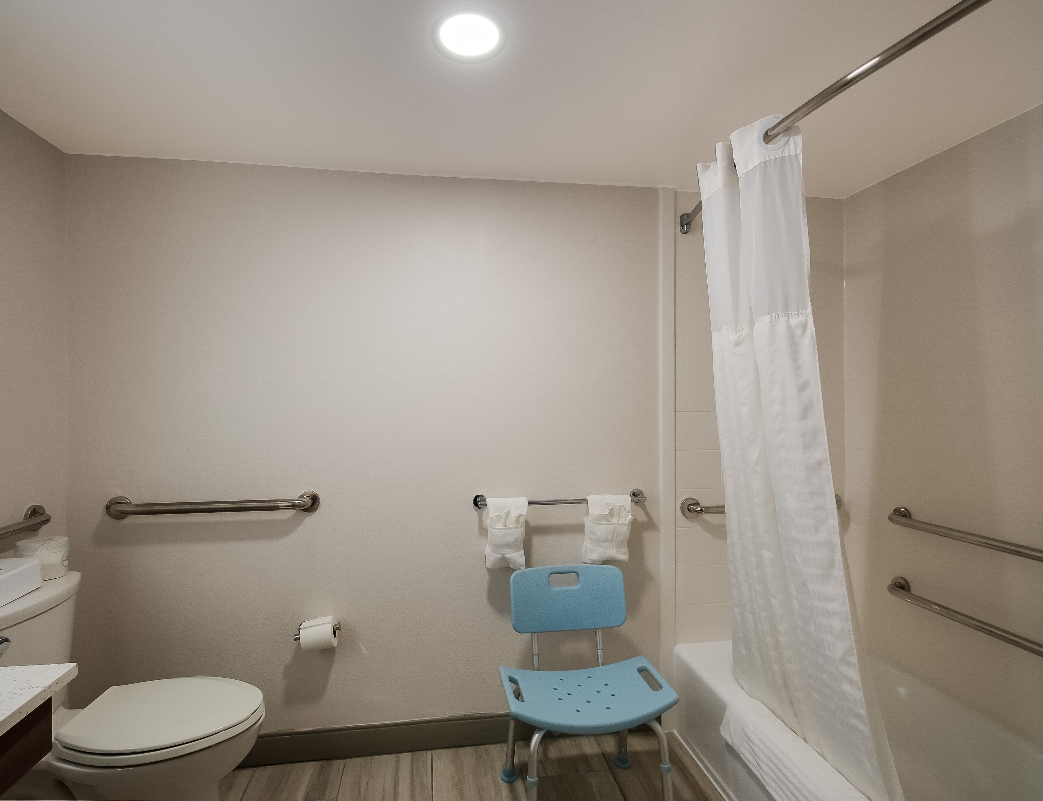 Comfort Inn Falls Church - Tysons Corner — 8