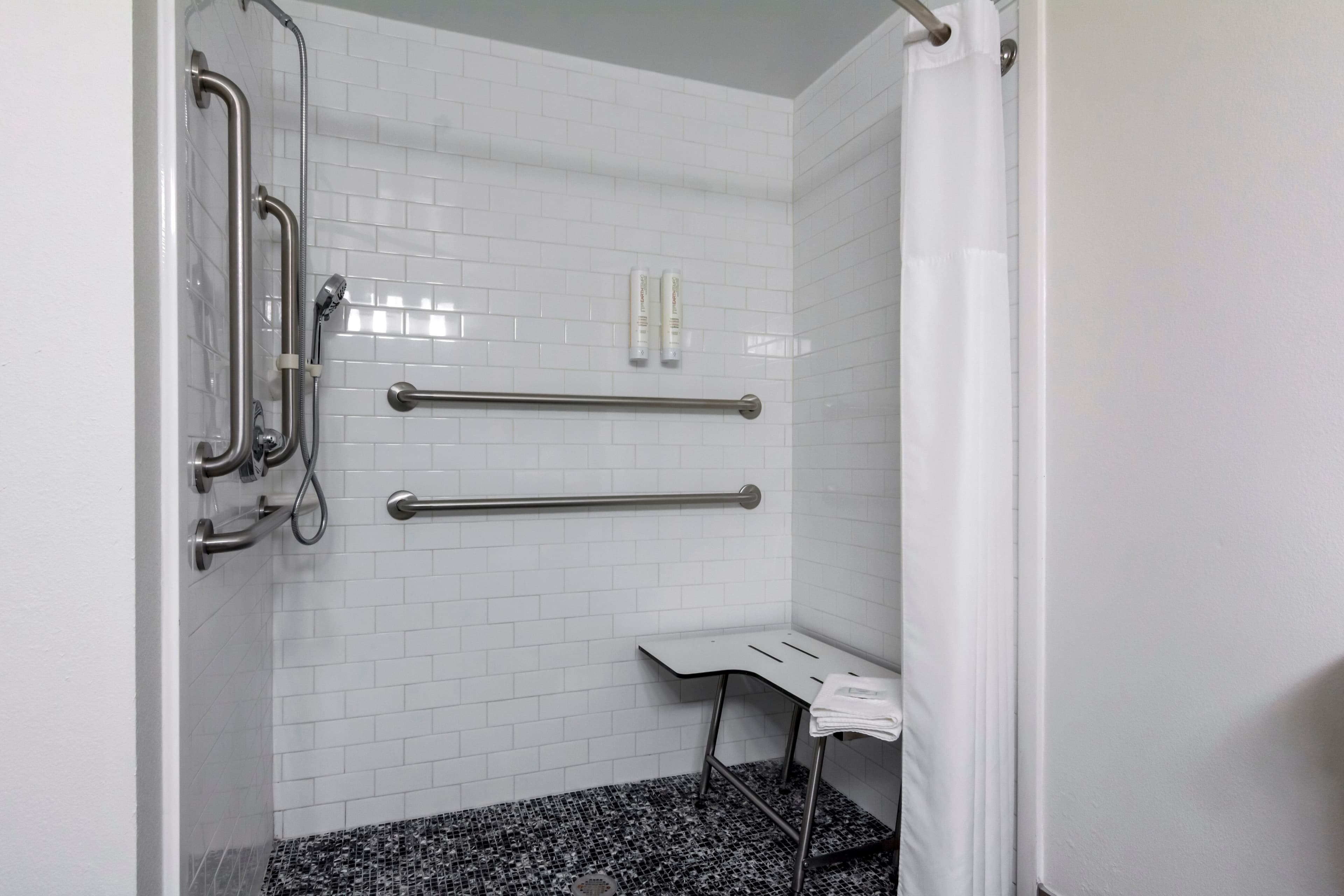 Clarion Pointe Charlottesville — 14