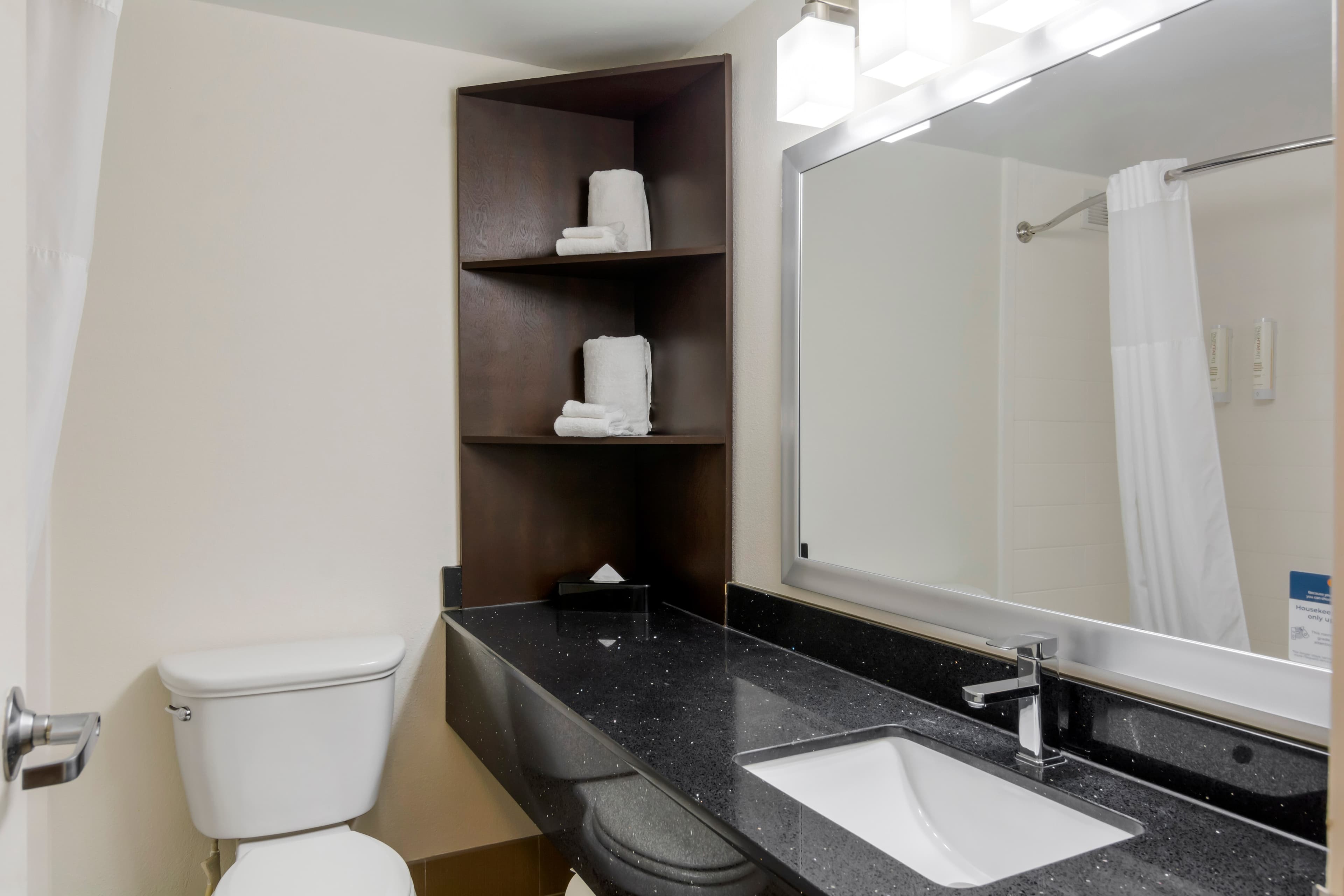 Clarion Pointe Charlottesville — 10