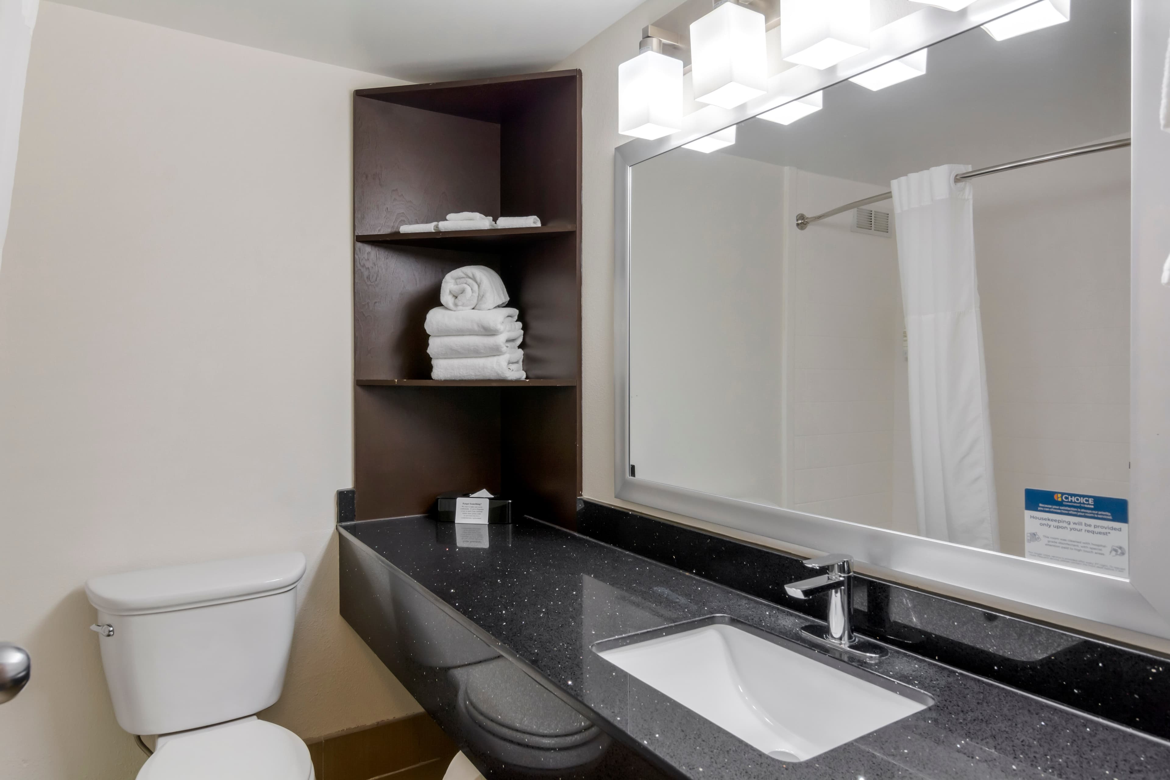 Clarion Pointe Charlottesville — 23