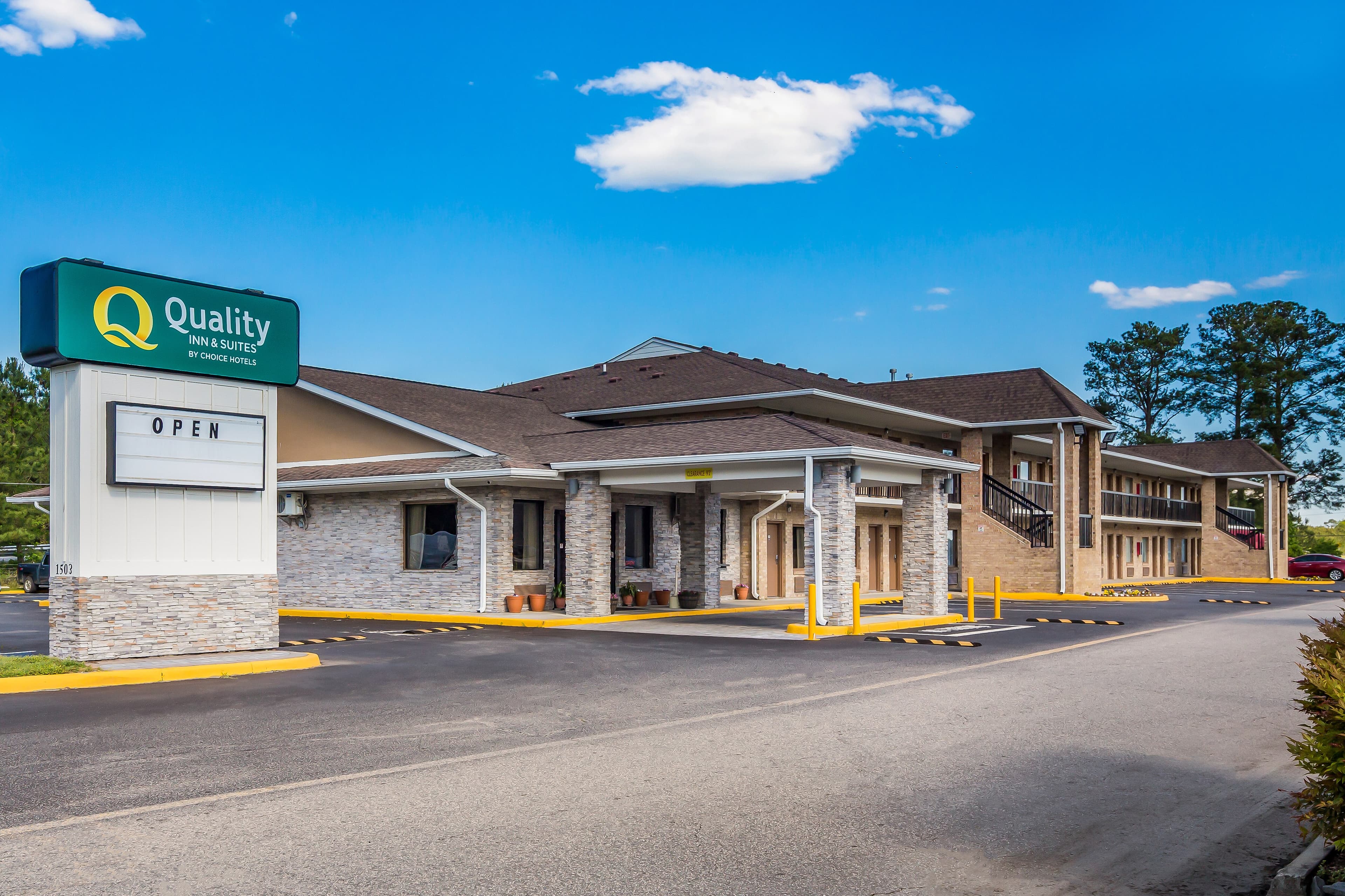 Quality Inn & Suites Suffolk West - Image 1