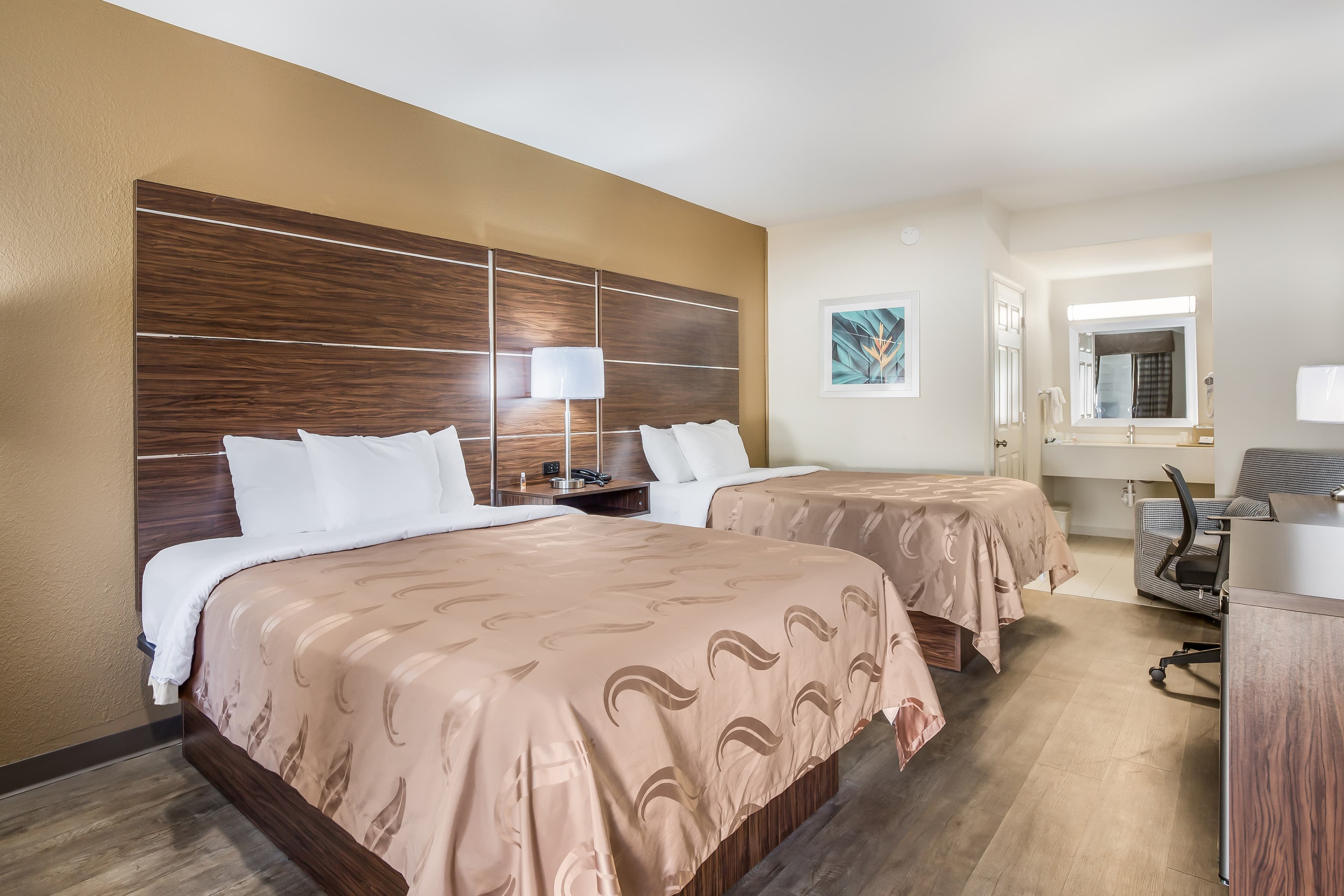 Quality Inn & Suites Suffolk West - Image 2