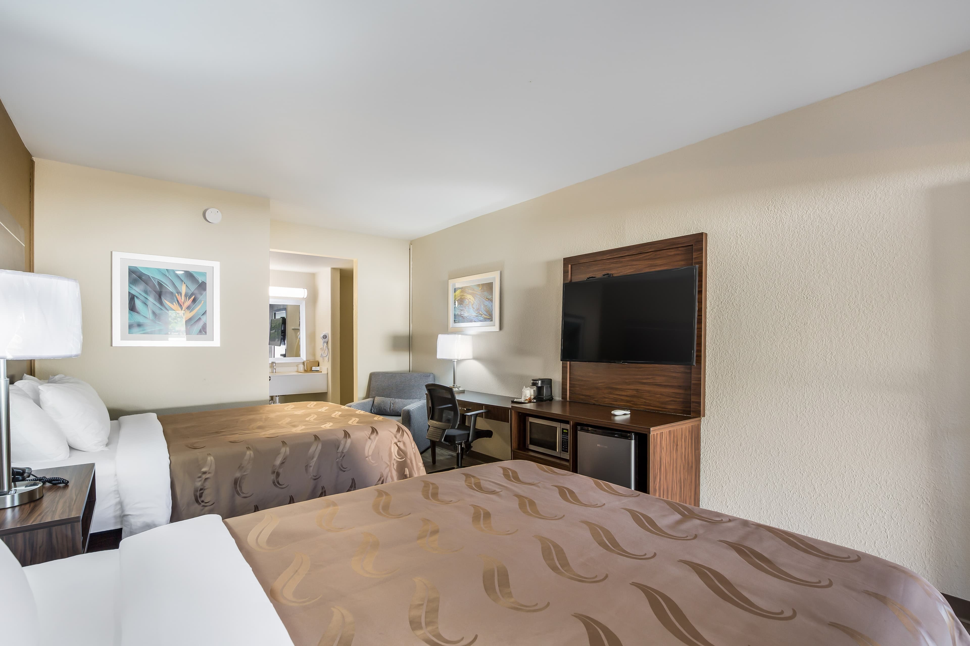 Quality Inn & Suites Suffolk West - Image 3