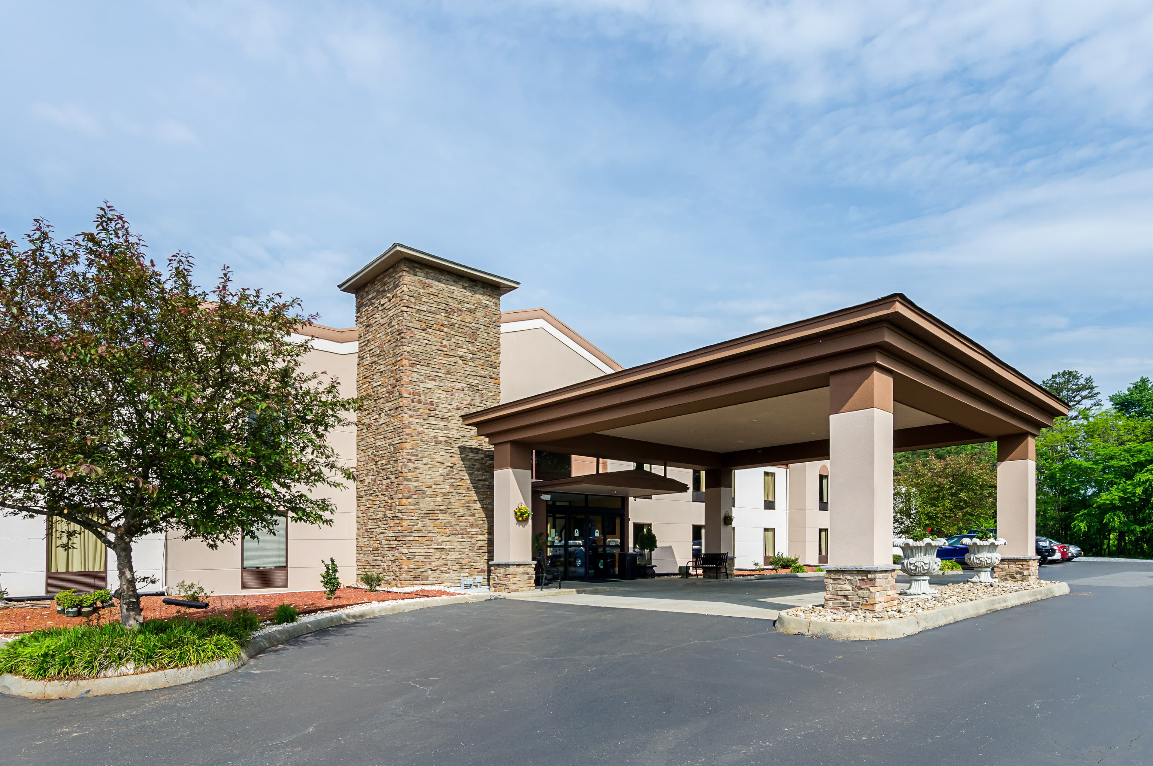Quality Suites Altavista - Lynchburg South - Image 1