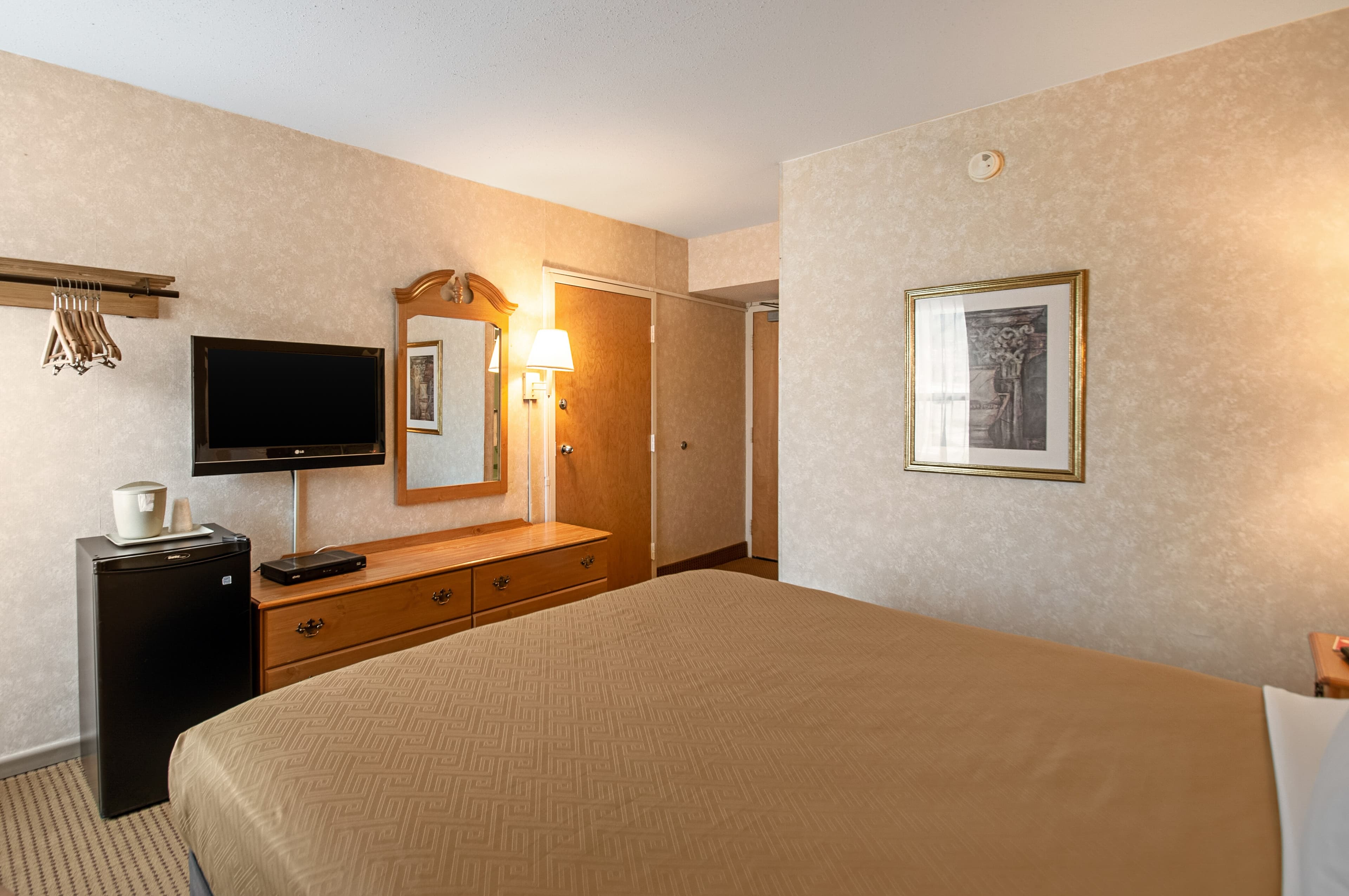 Econo Lodge Metro - Image 5