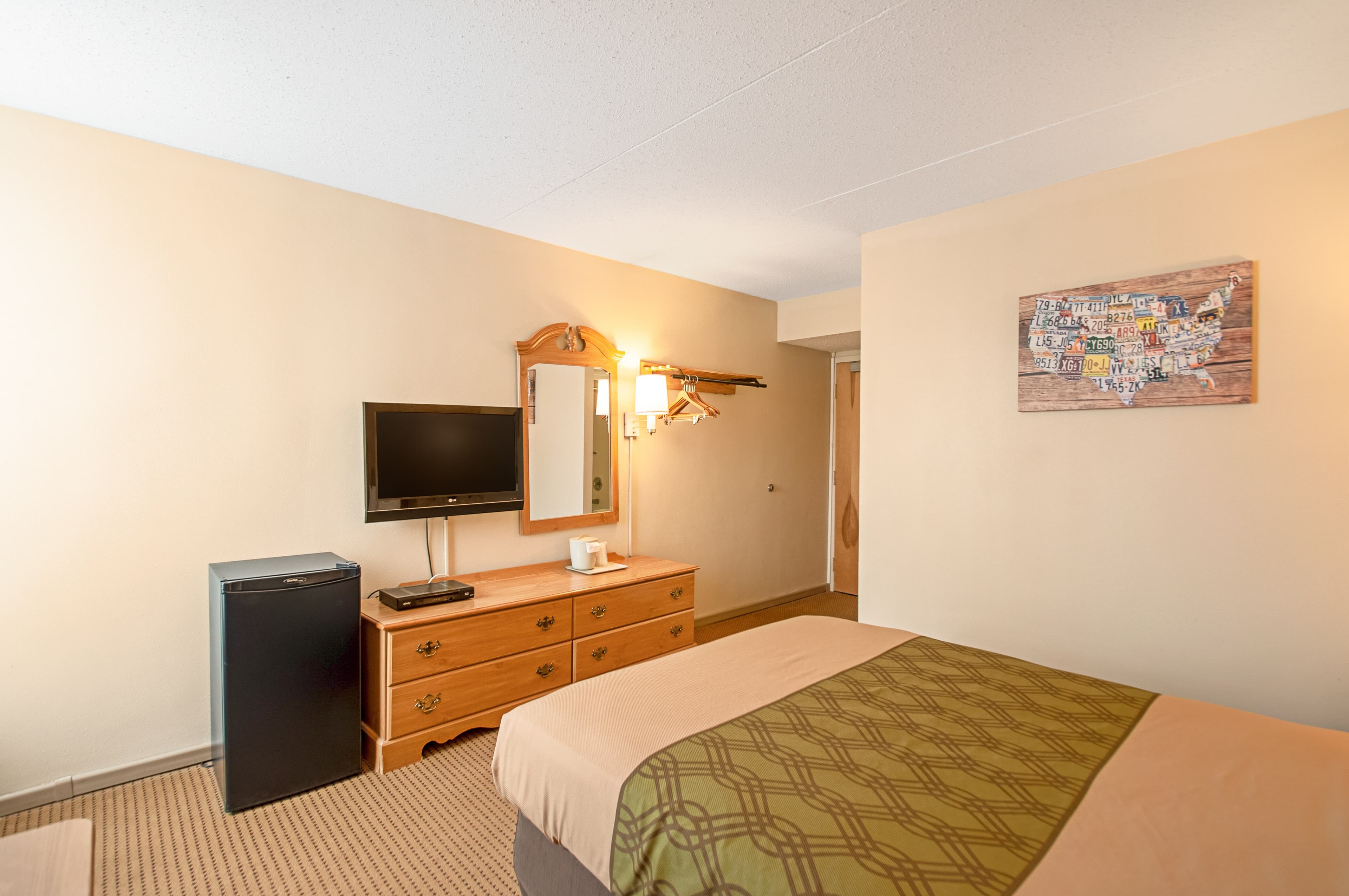 Econo Lodge Metro — 8