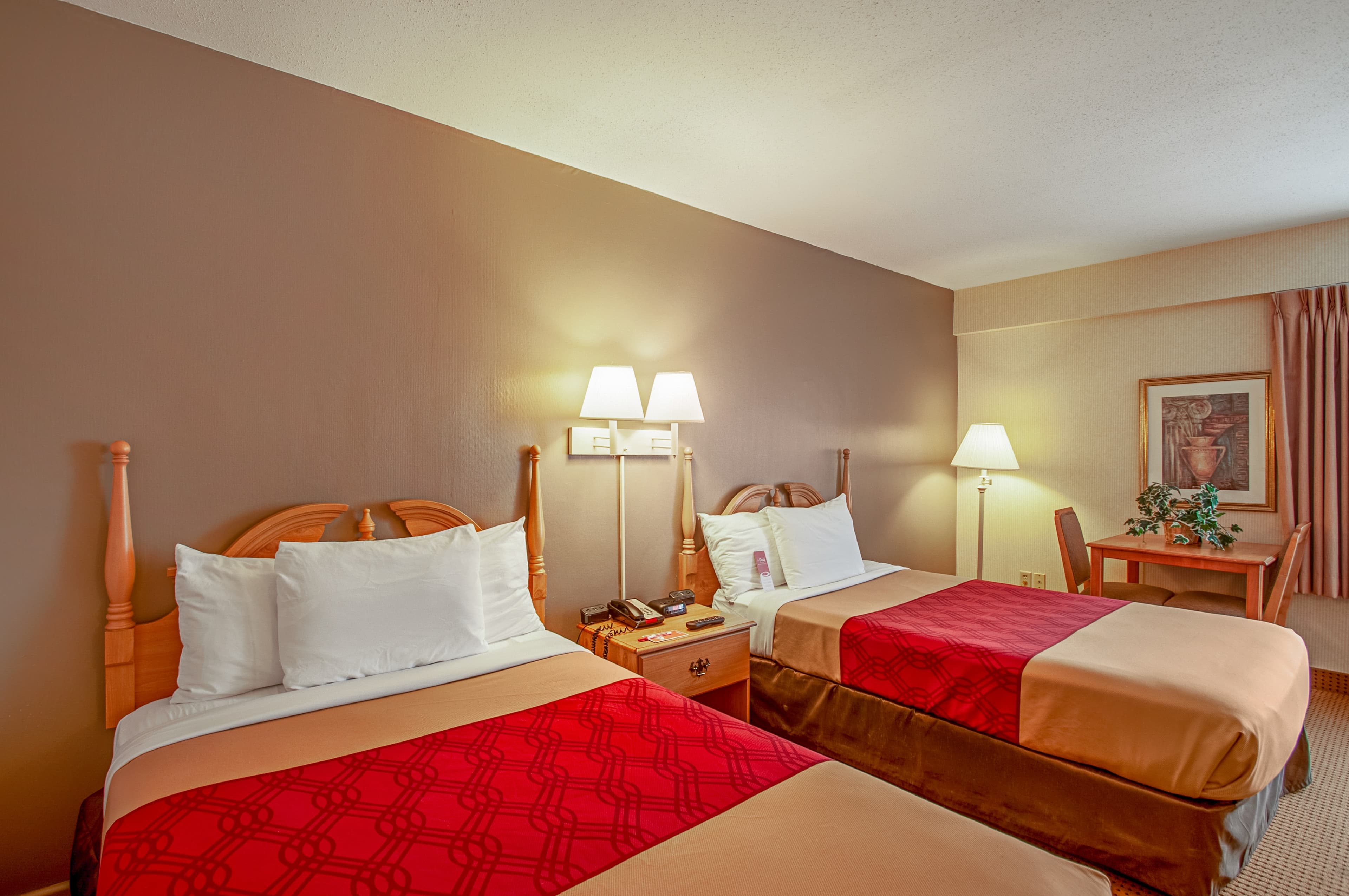 Econo Lodge Metro - Image 2