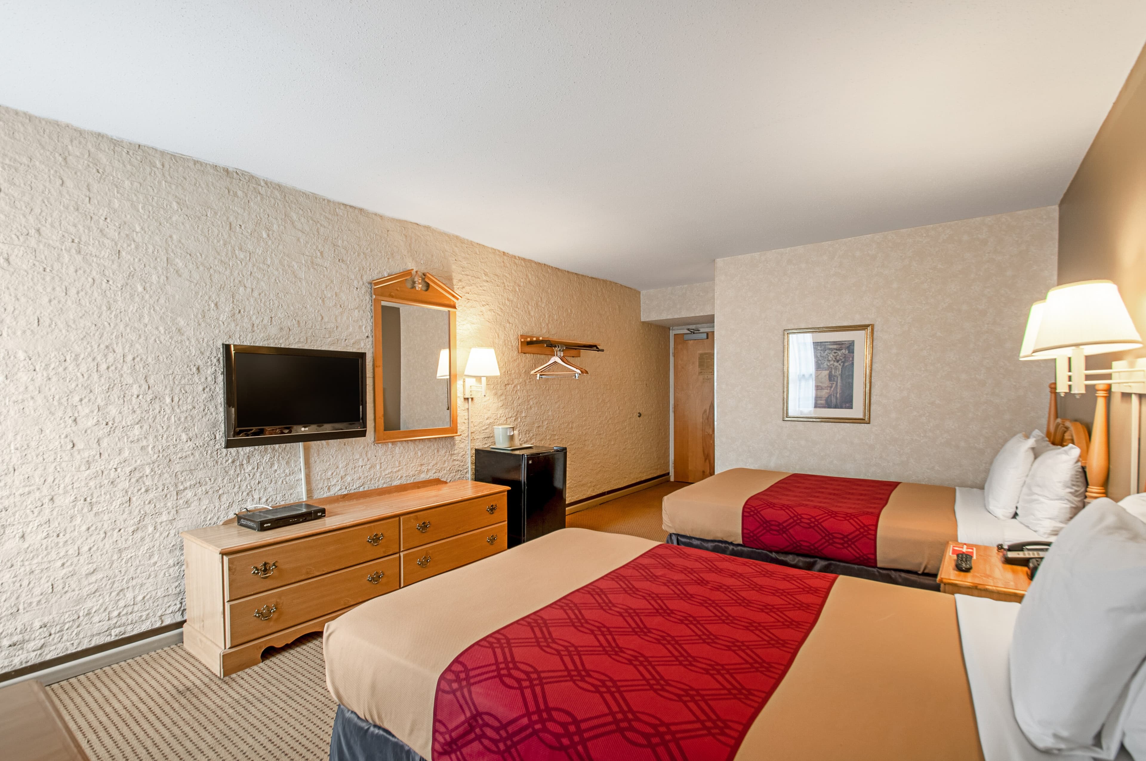 Econo Lodge Metro - Image 3