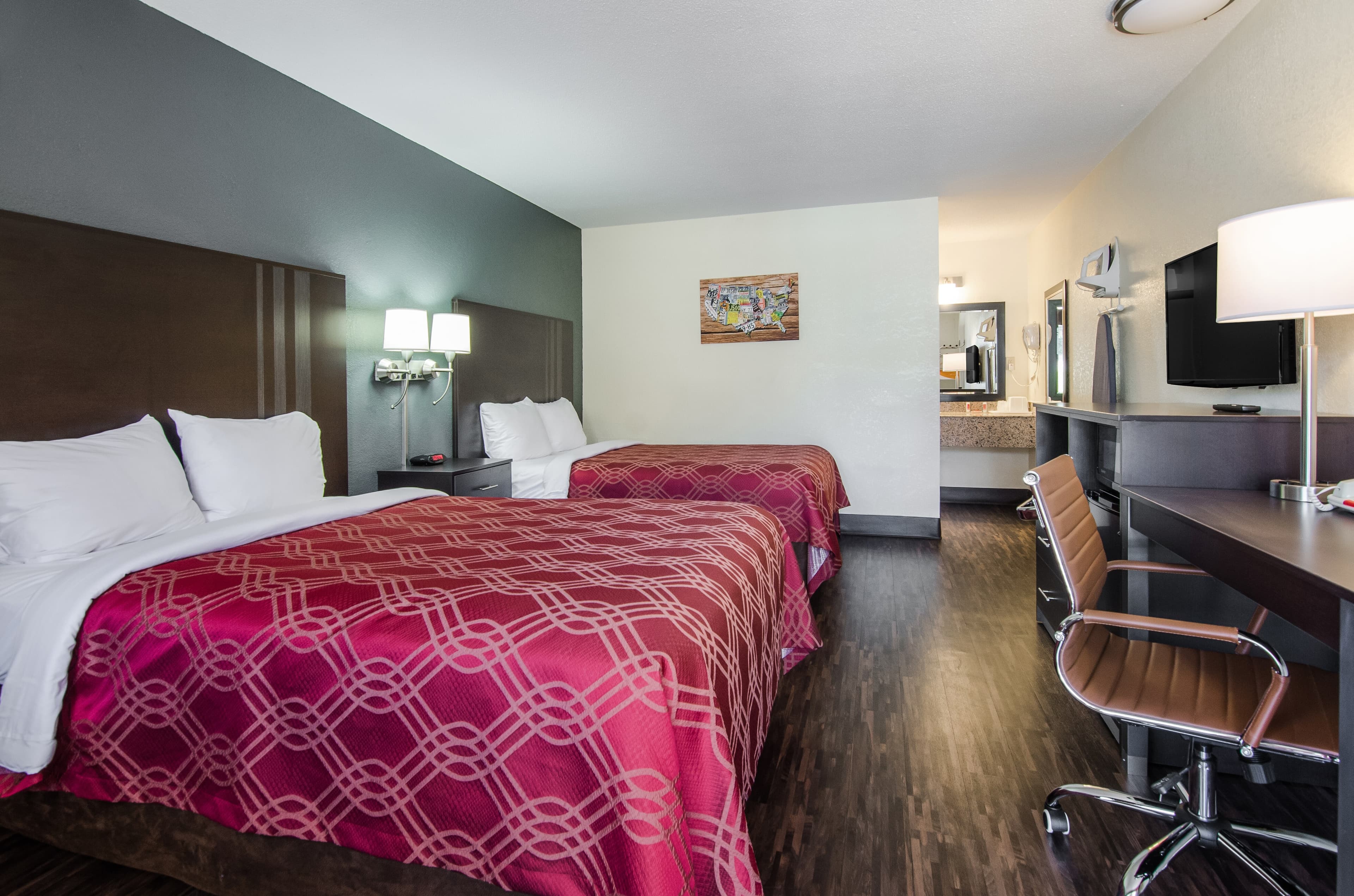 Econo Lodge Near Motor Speedway - Image 2