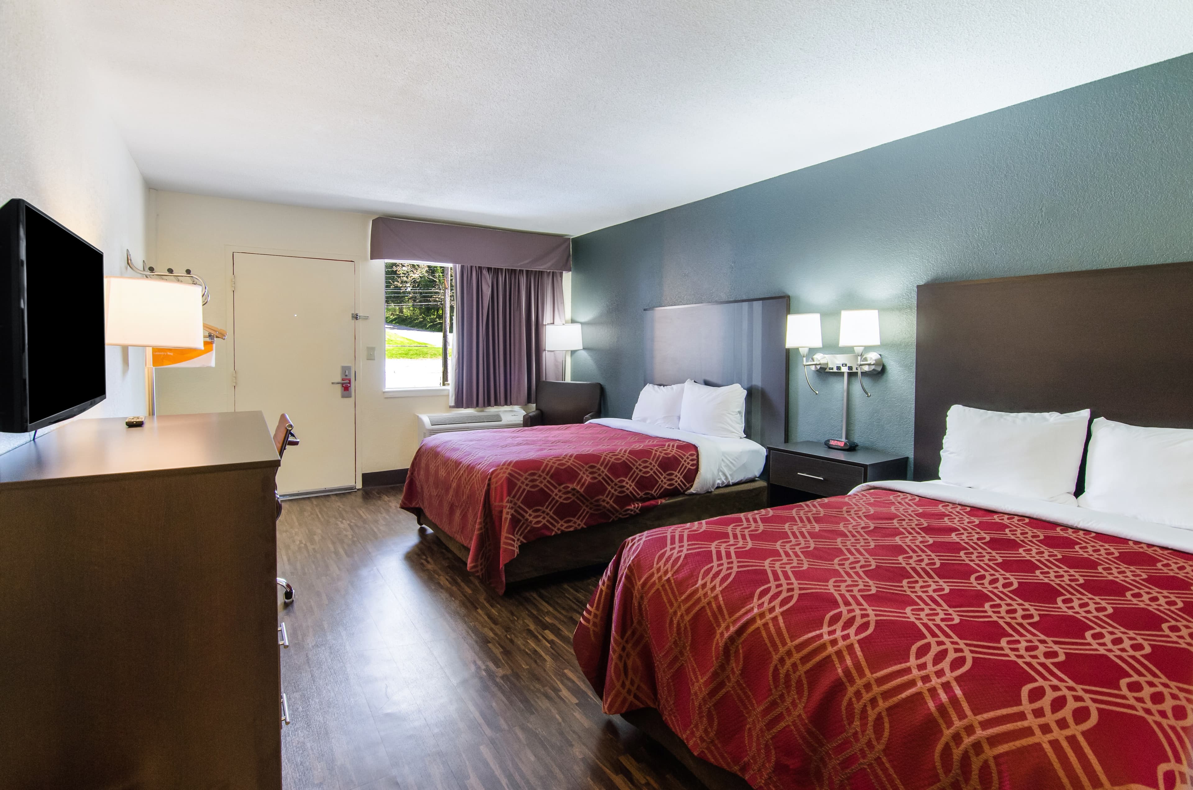 Econo Lodge Near Motor Speedway - Image 5