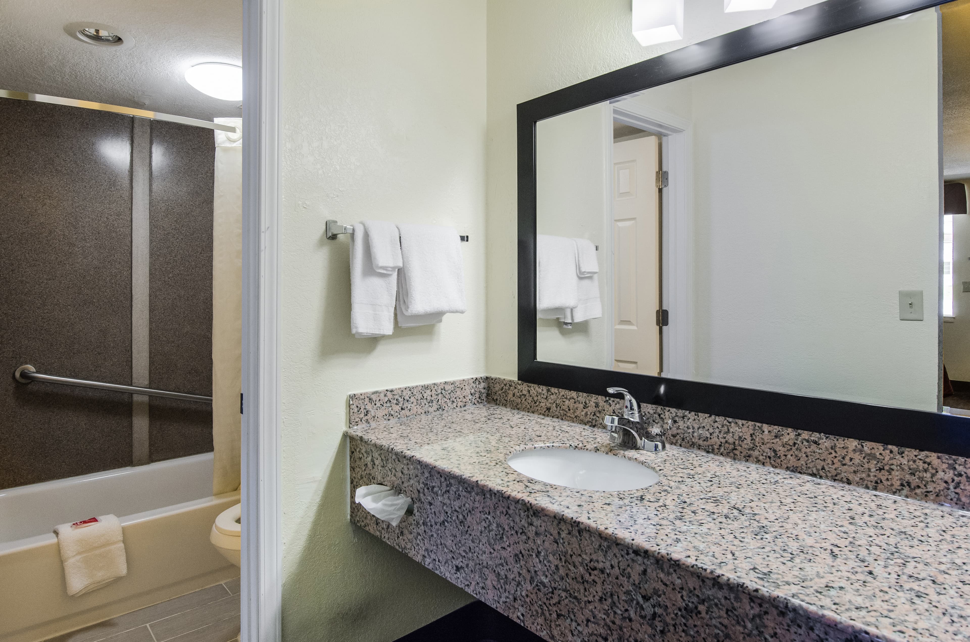 Econo Lodge Near Motor Speedway — 7