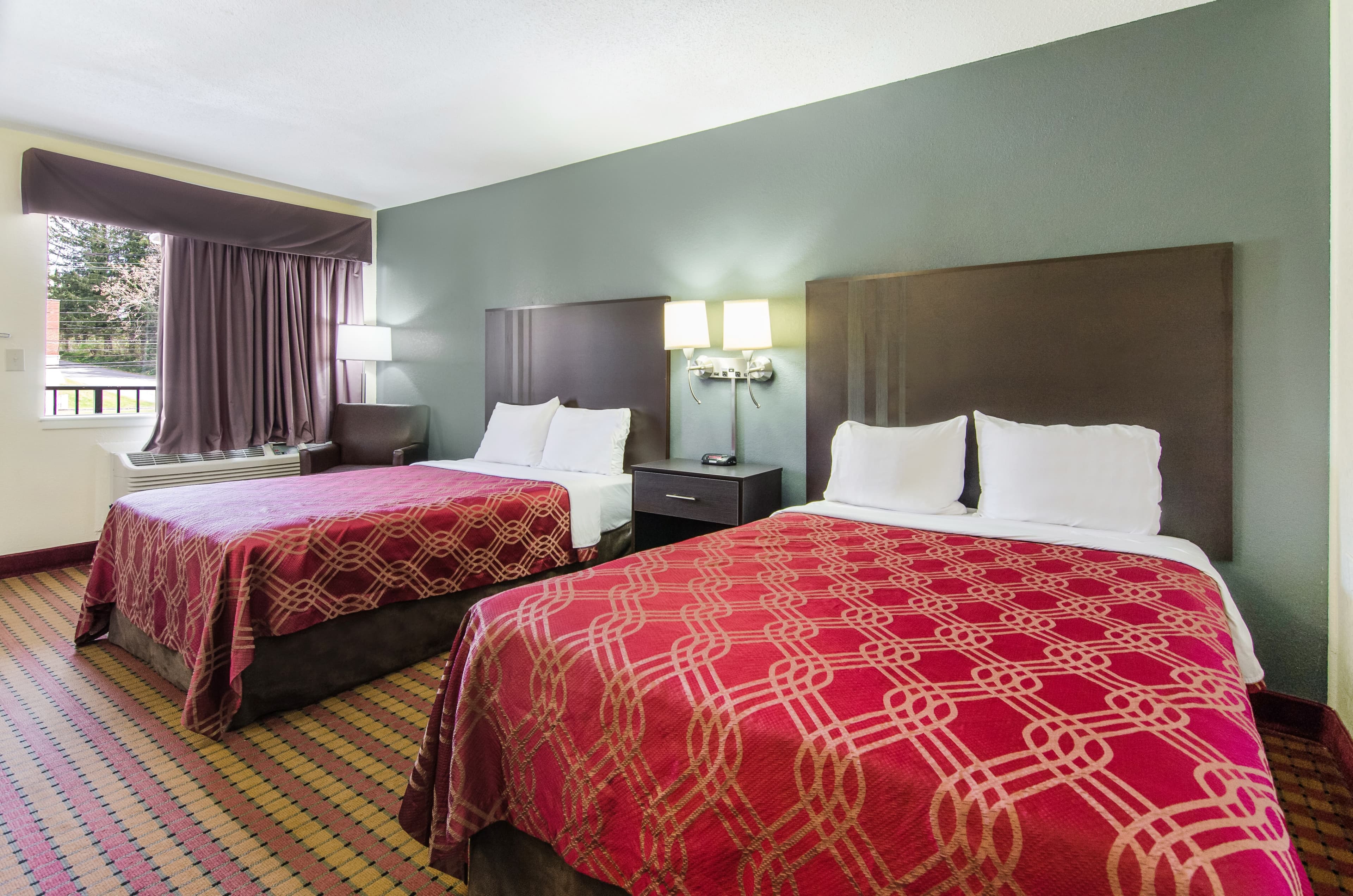 Econo Lodge Near Motor Speedway — 16