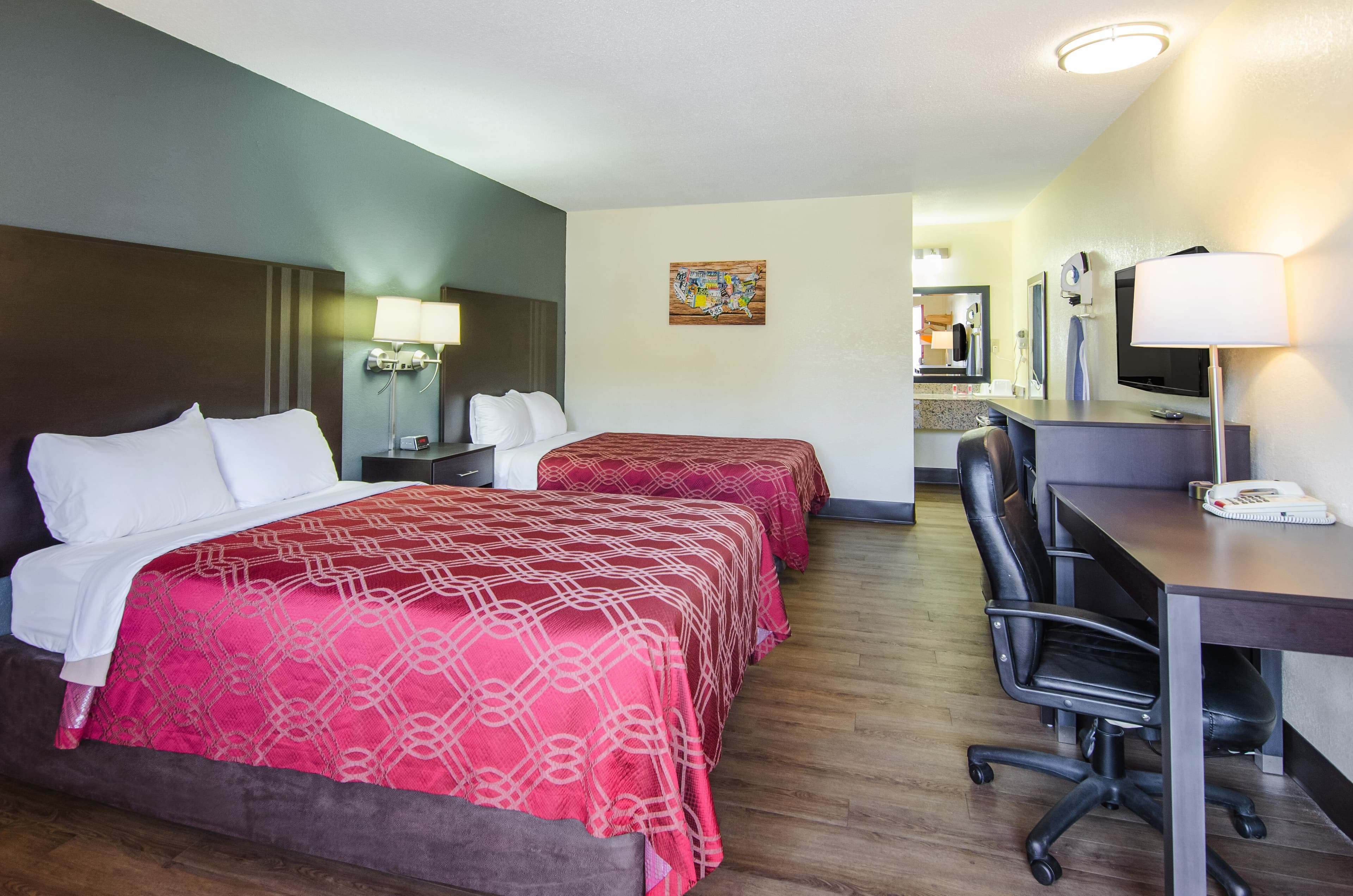 Econo Lodge Near Motor Speedway — 8