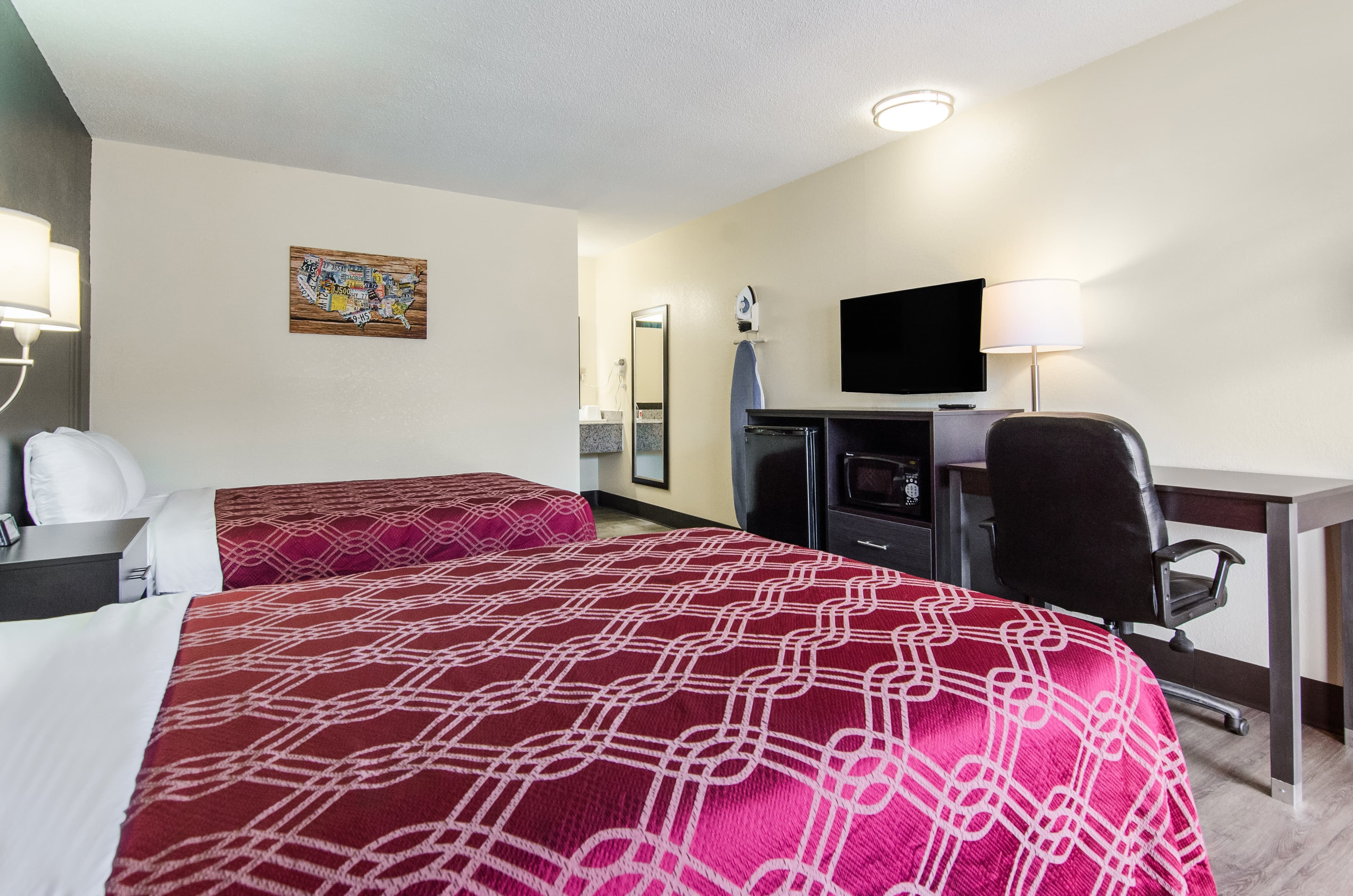 Econo Lodge Near Motor Speedway — 10