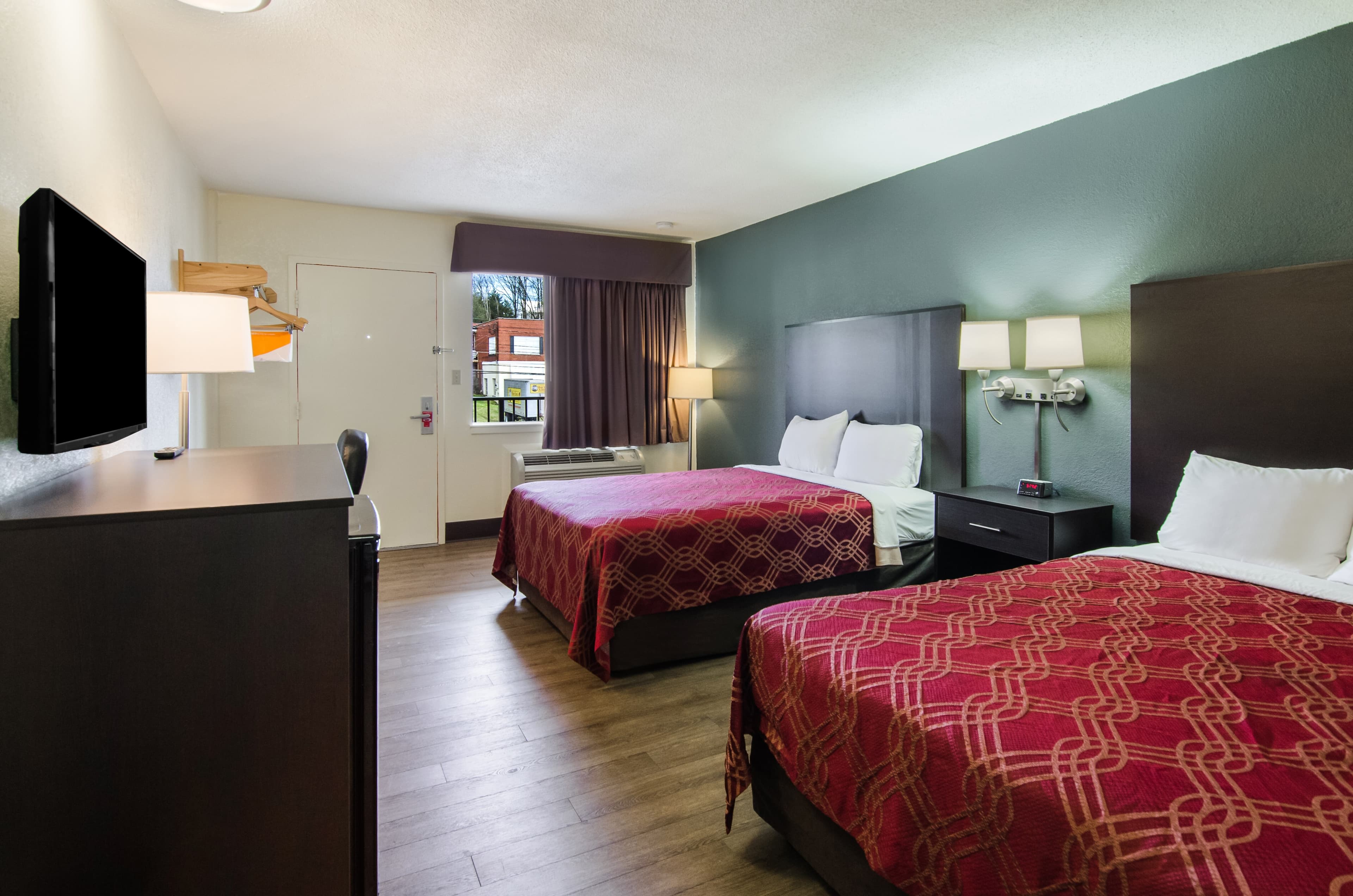 Econo Lodge Near Motor Speedway — 11